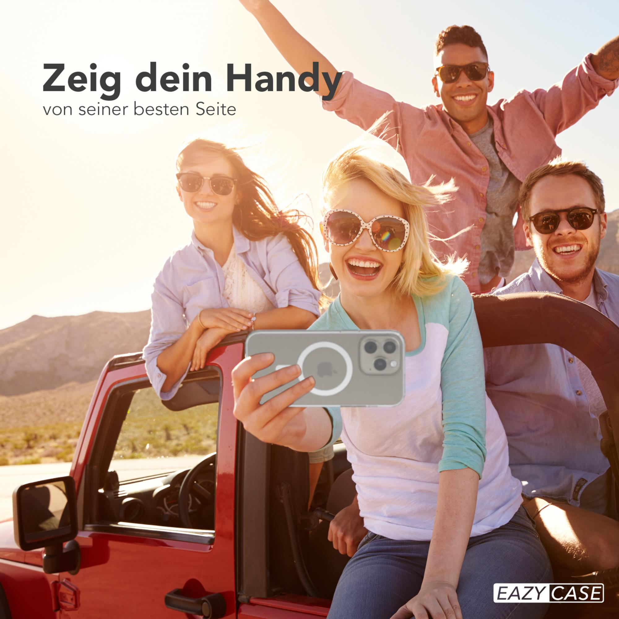 Eine Gruppe von Leuten macht ein Selfie mit einem Telefon in einer transparenten Hülle in einem roten Jeep.