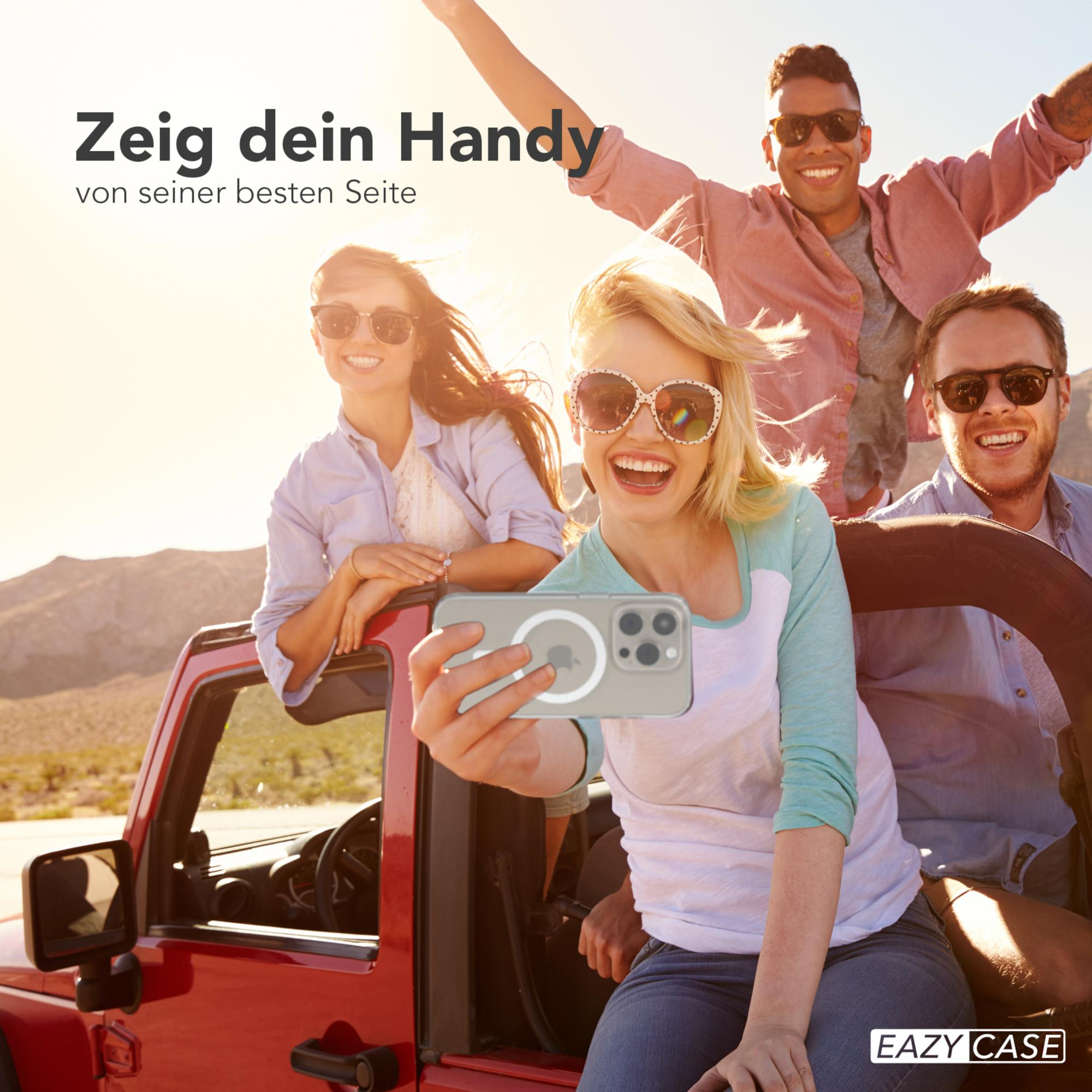 Gruppe von Menschen in einem roten Auto macht ein Selfie mit einer Handyhülle in sonniger Umgebung.