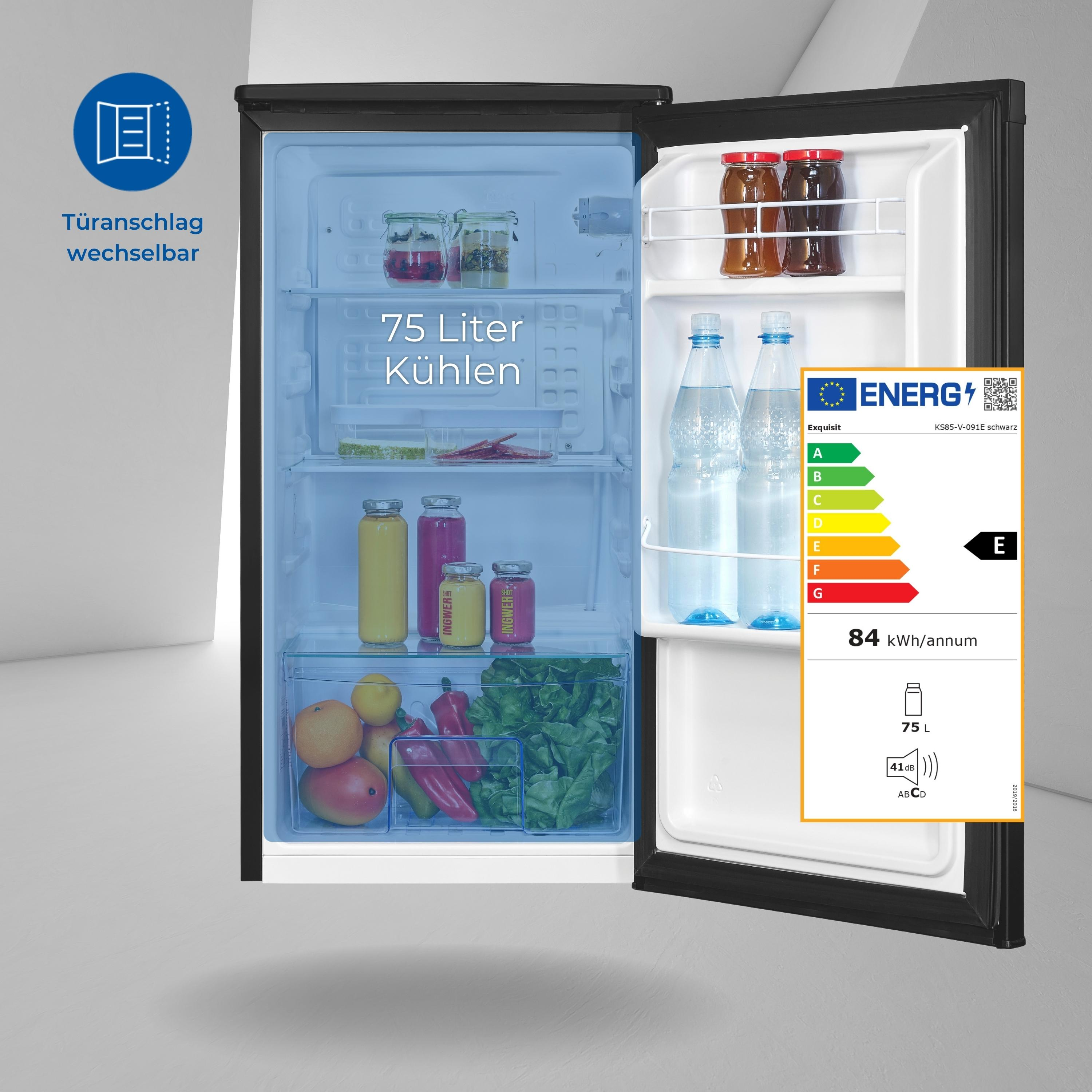 Kühlschrank mit offener Tür. Lebensmittel und Energielabel sichtbar.