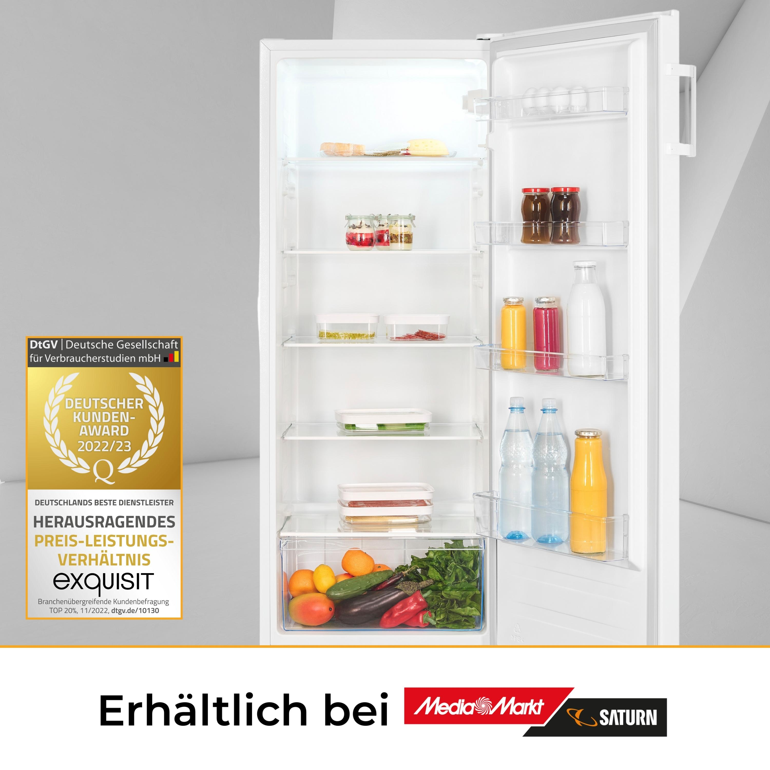 Ein Kühlschrank mit Regalen voller Lebensmittel, offen, mit einem Kunden-Award-Logo.