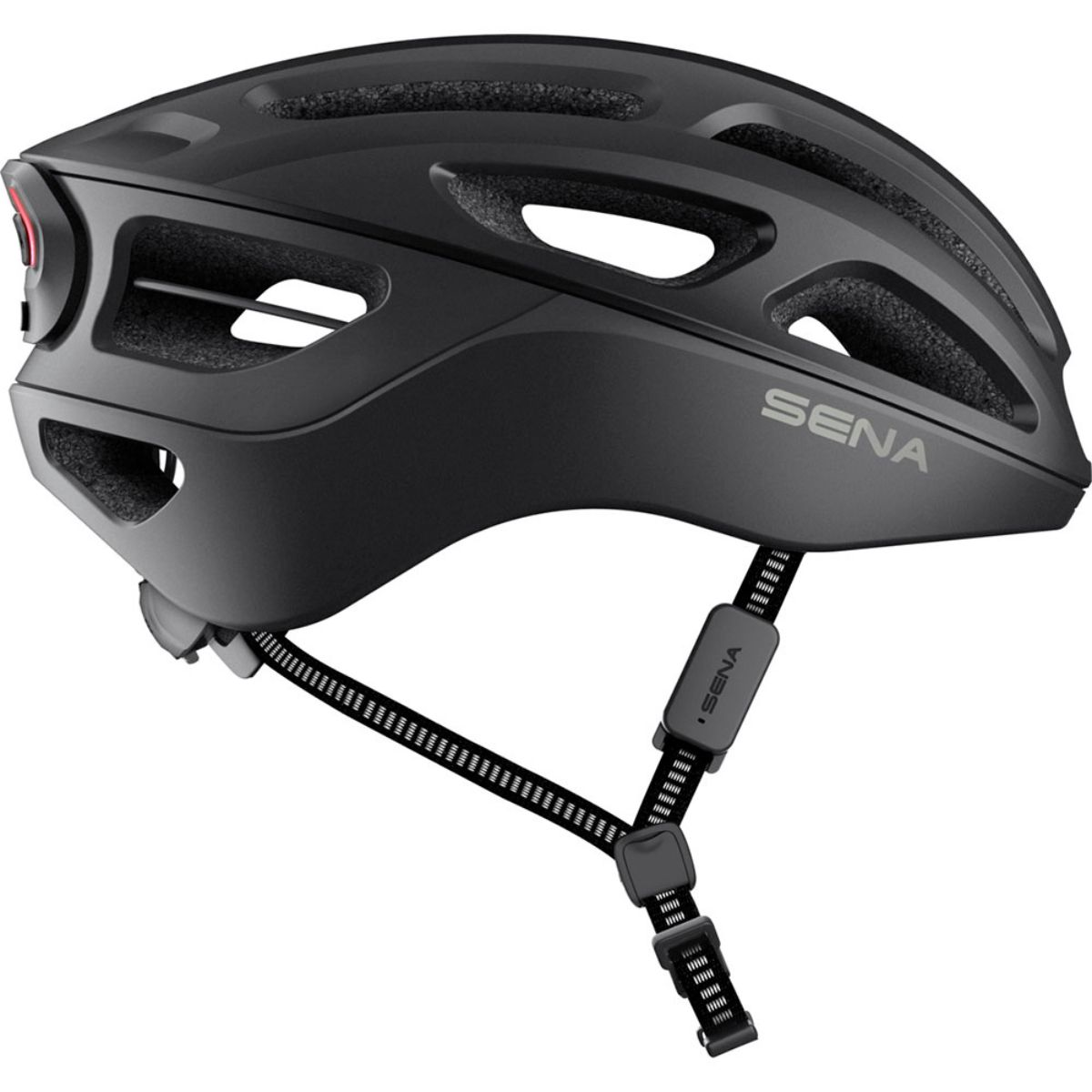 Schwarzer Fahrradhelm mit Licht und Riemen. Er hat den Markennamen SENA aufgedruckt.