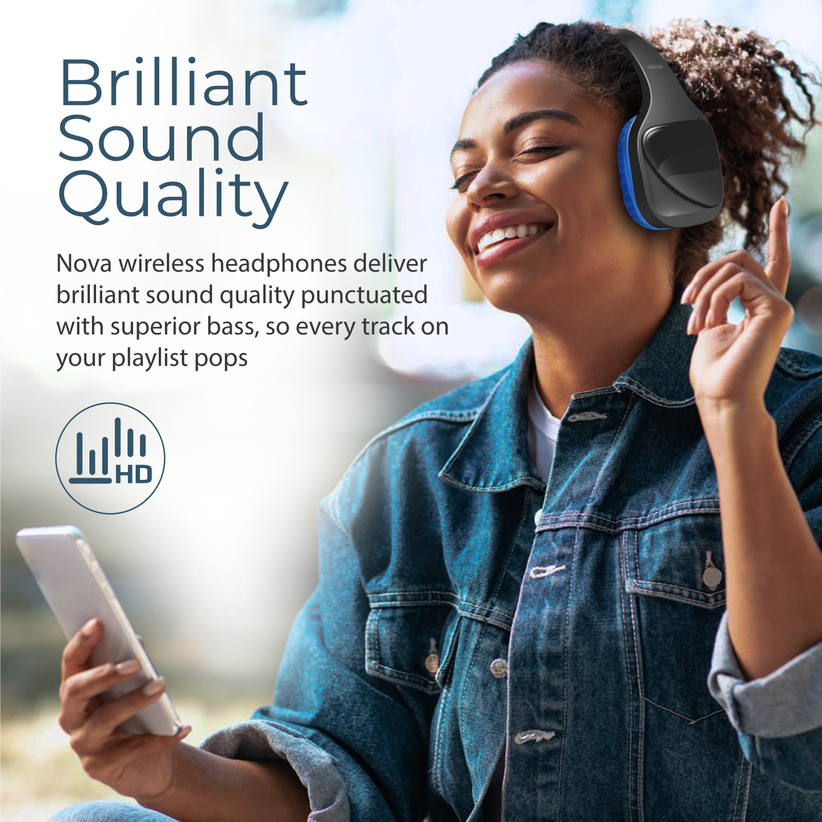 Una mujer con auriculares, sosteniendo un teléfono. Texto: 'Brilliant Sound Quality'. Icono HD visible.