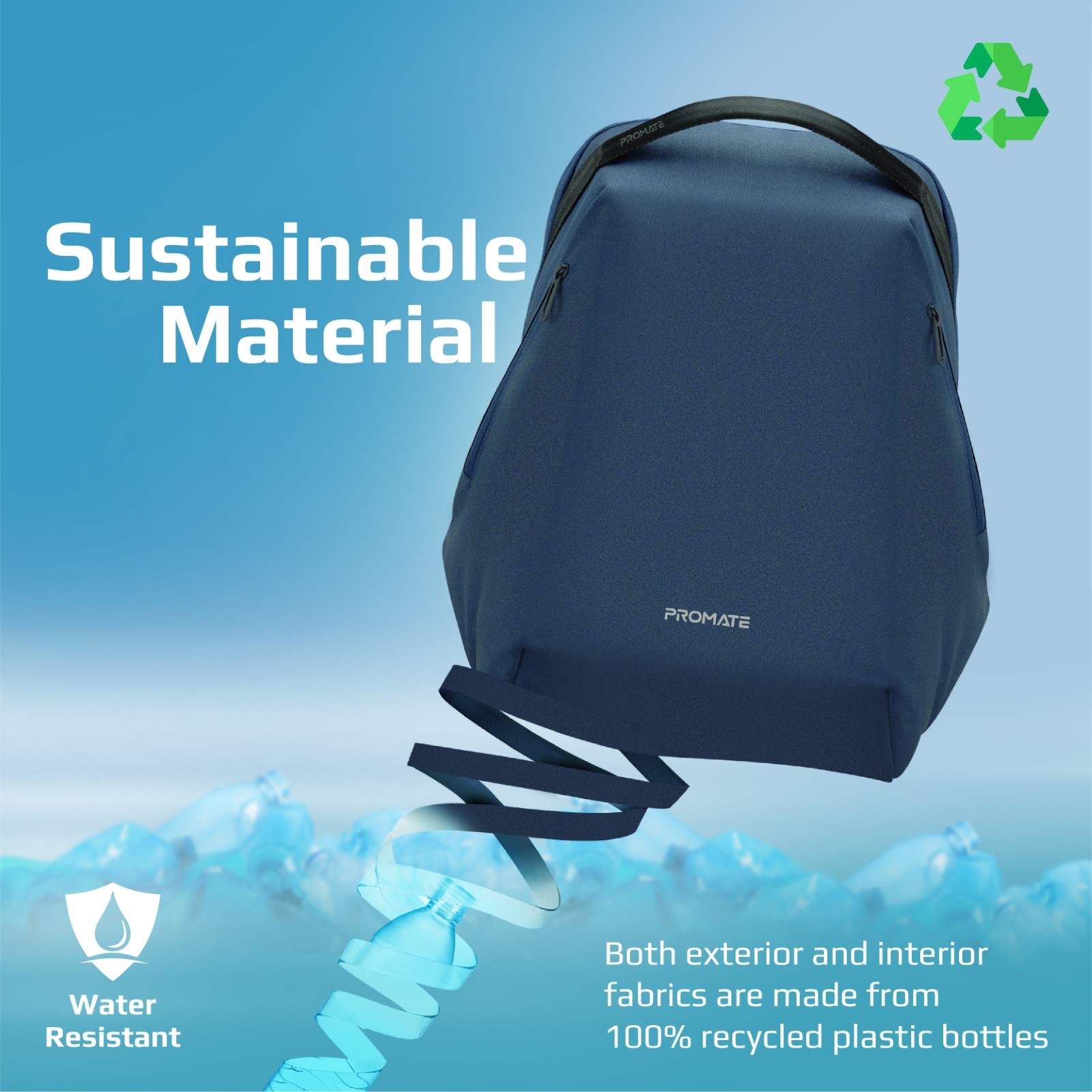Mochila azul con texto 'Material sostenible'. Botella de agua y símbolo de reciclaje en el fondo.
