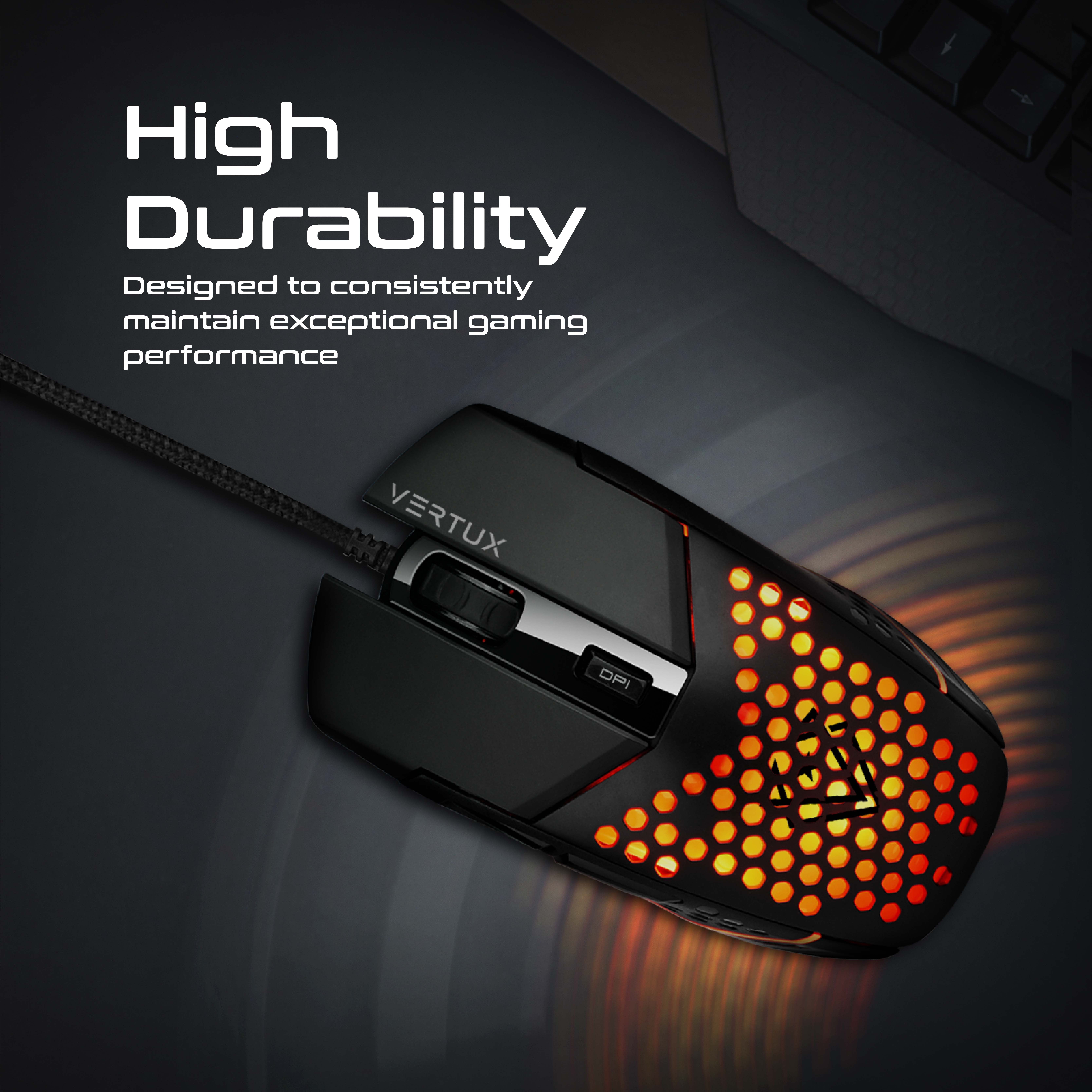 Mouse gaming nero con illuminazione arancione. Vista dall'alto.