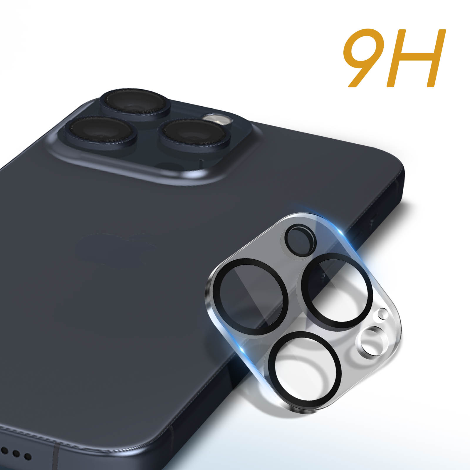 Un teléfono oscuro con un protector de lente transparente. El protector tiene tres recortes de lente de cámara. Texto 9H arriba.