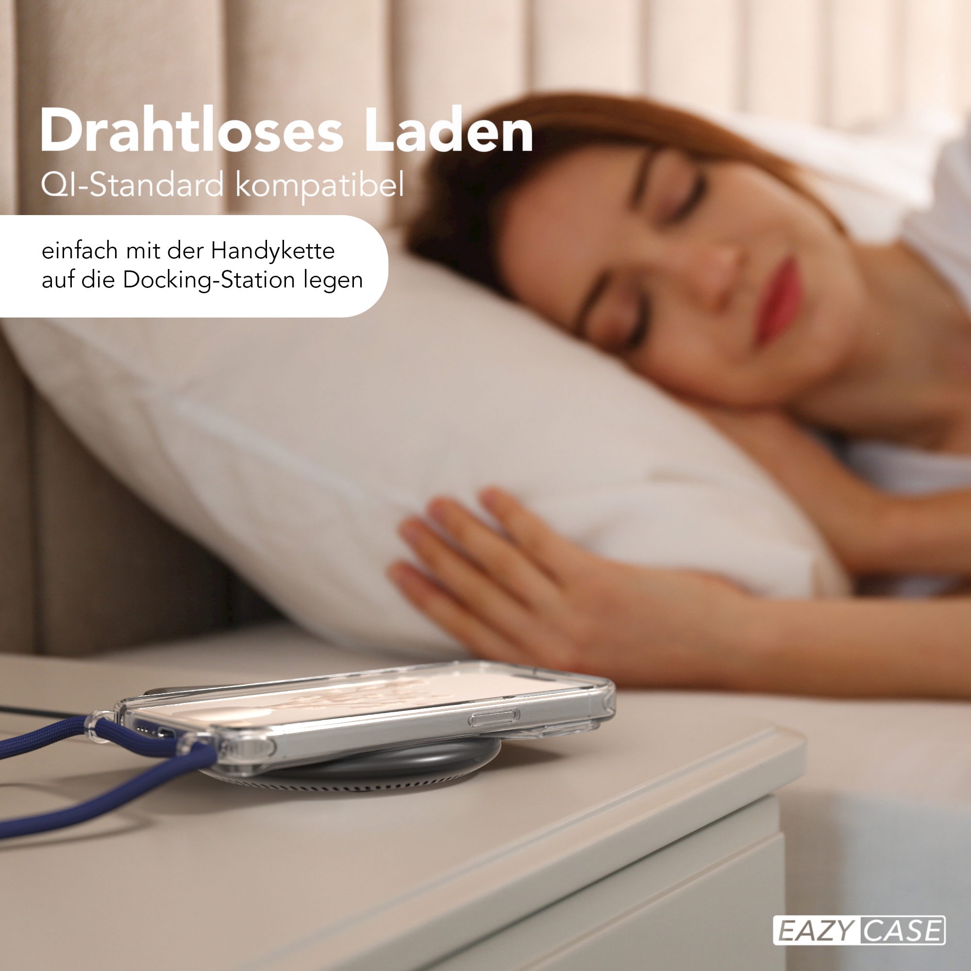 Eine schlafende Frau in der Nähe eines kabellosen Ladegeräts mit einem Telefon darauf, auf einem Nachttisch.