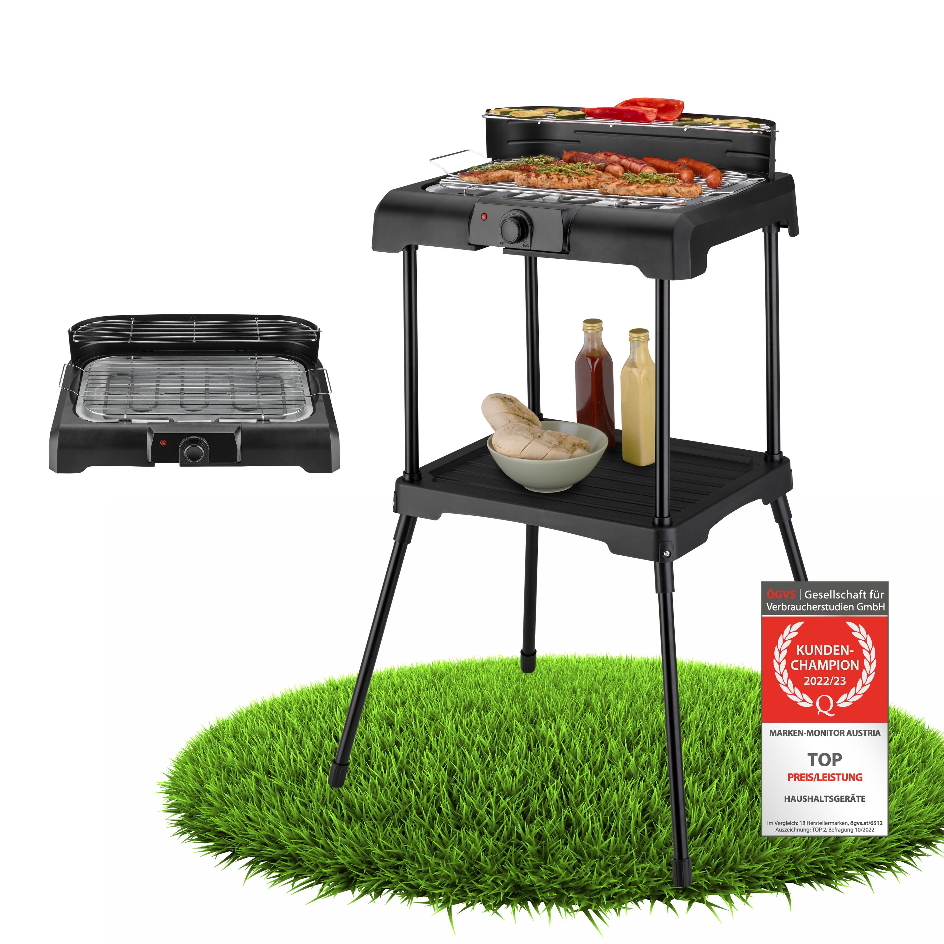 Ein schwarzer Elektrogrill auf Beinen. Ein kleinerer Grill und Essen sind daneben.