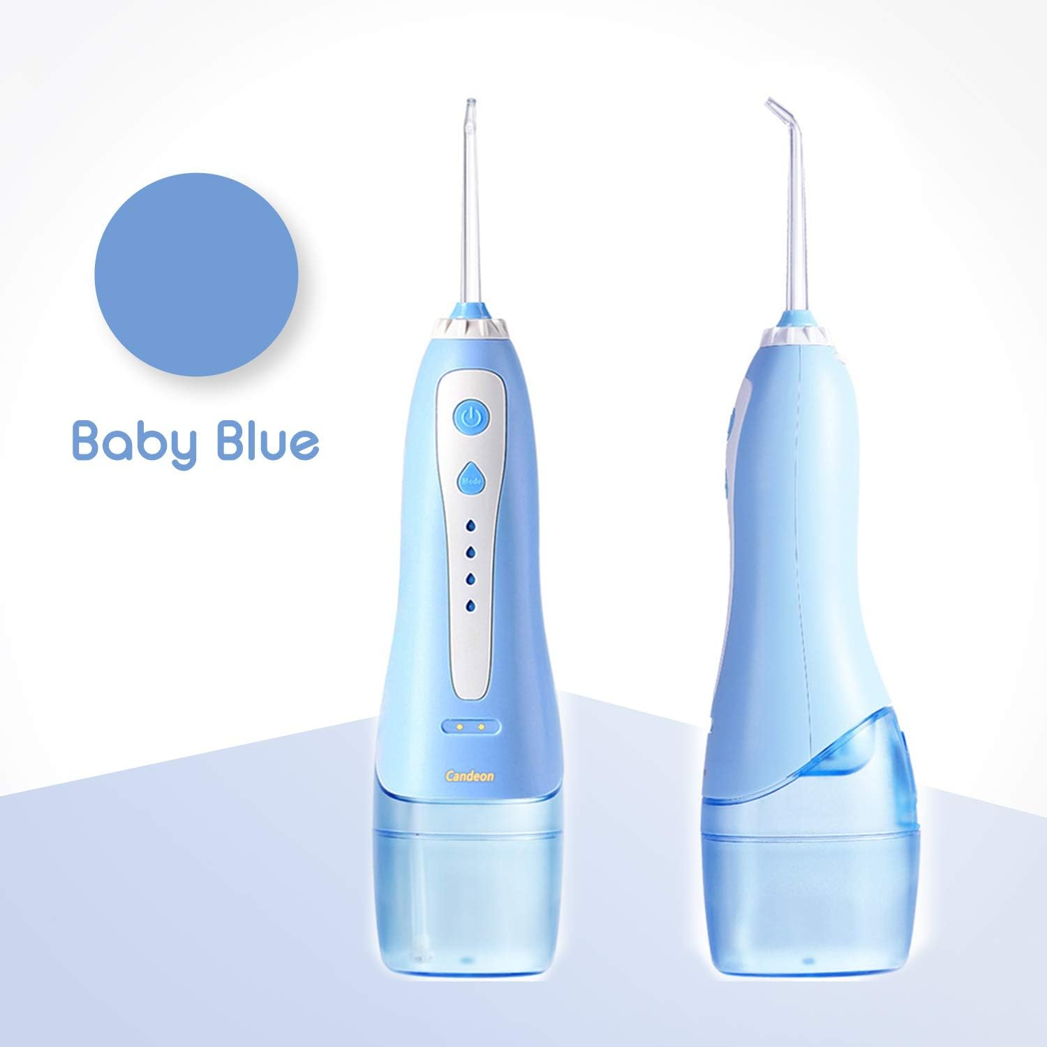 Zwei babyblaue Wasserflosser, einer mit einem blauen Punkt. Das Bild ist auf weißem Hintergrund.