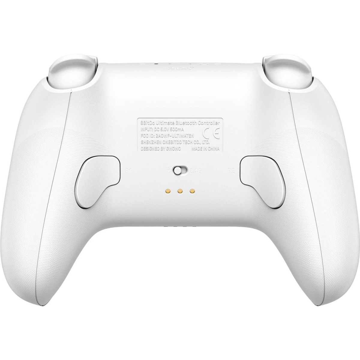 Biały gamepad z przyciskami i małym portem ładowania. Tył kontrolera.