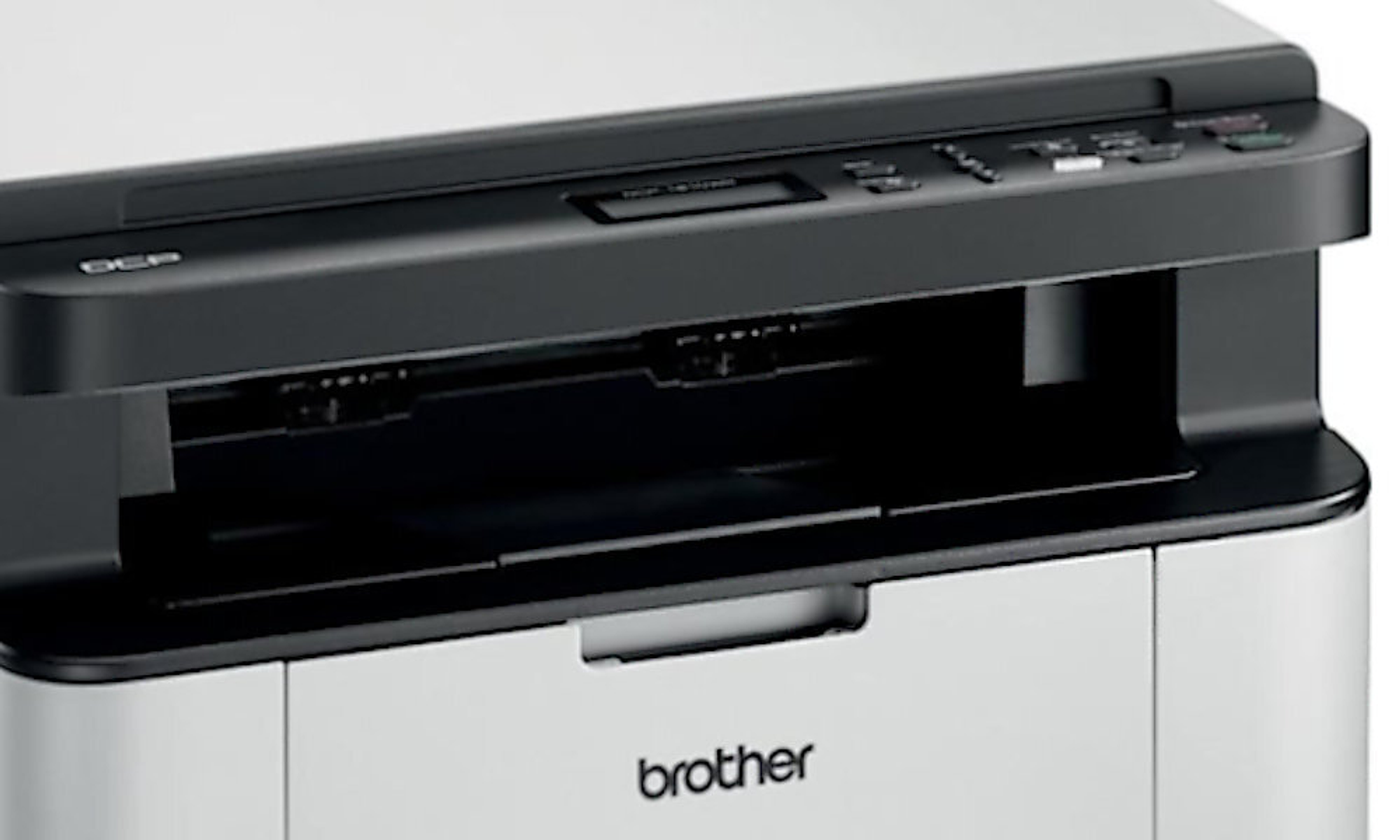 Primer plano de una impresora Brother. Diseño en blanco y negro, con el logo Brother visible.