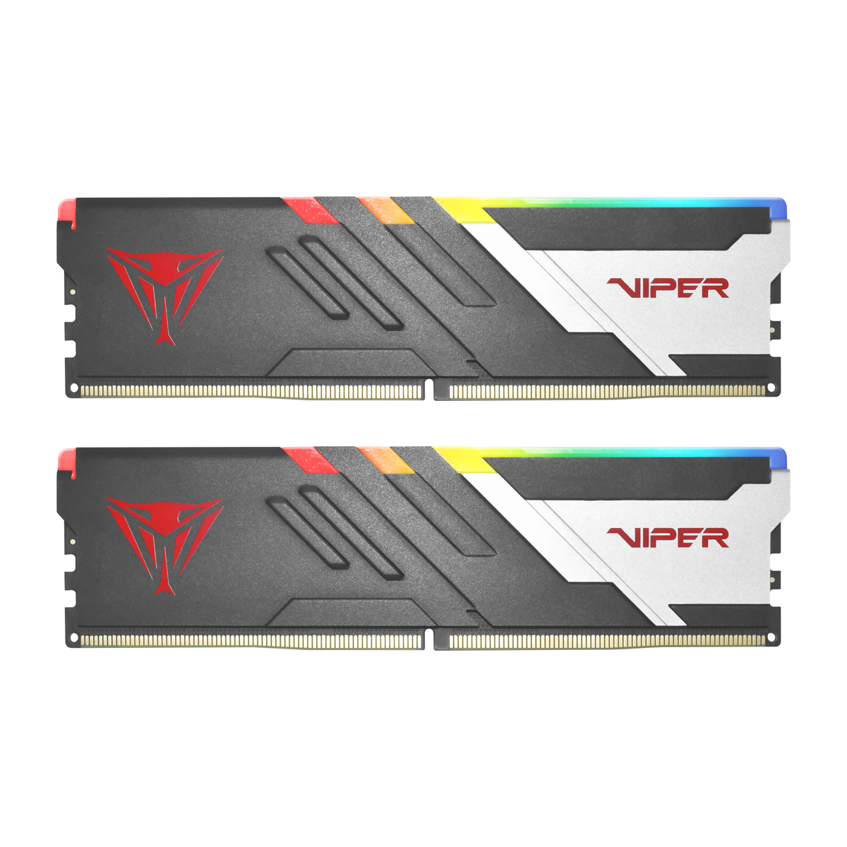 Zwei RAM-Riegel mit Kühlkörpern. Jeder hat ein rotes Logo und einen Bereich mit Regenbogenverlauf.