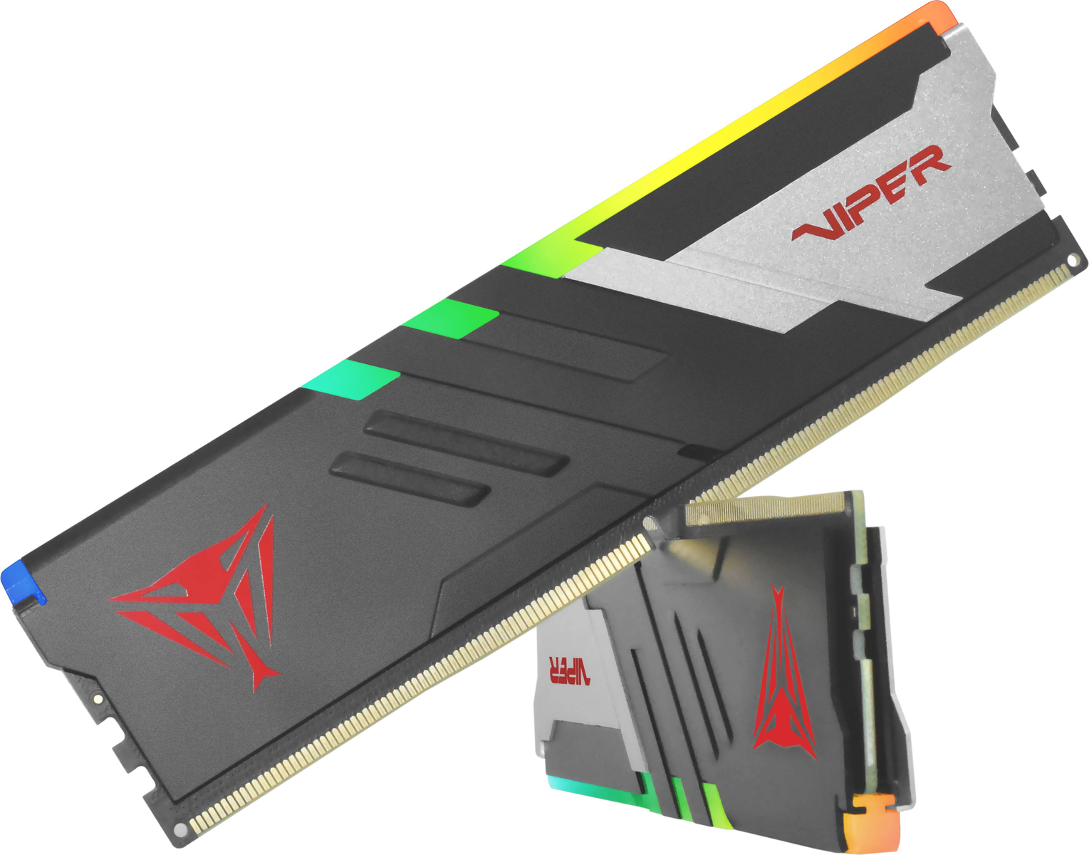 Zwei RAM-Riegel mit RGB. Der Hauptriegel ist im Vordergrund, der andere im Hintergrund.
