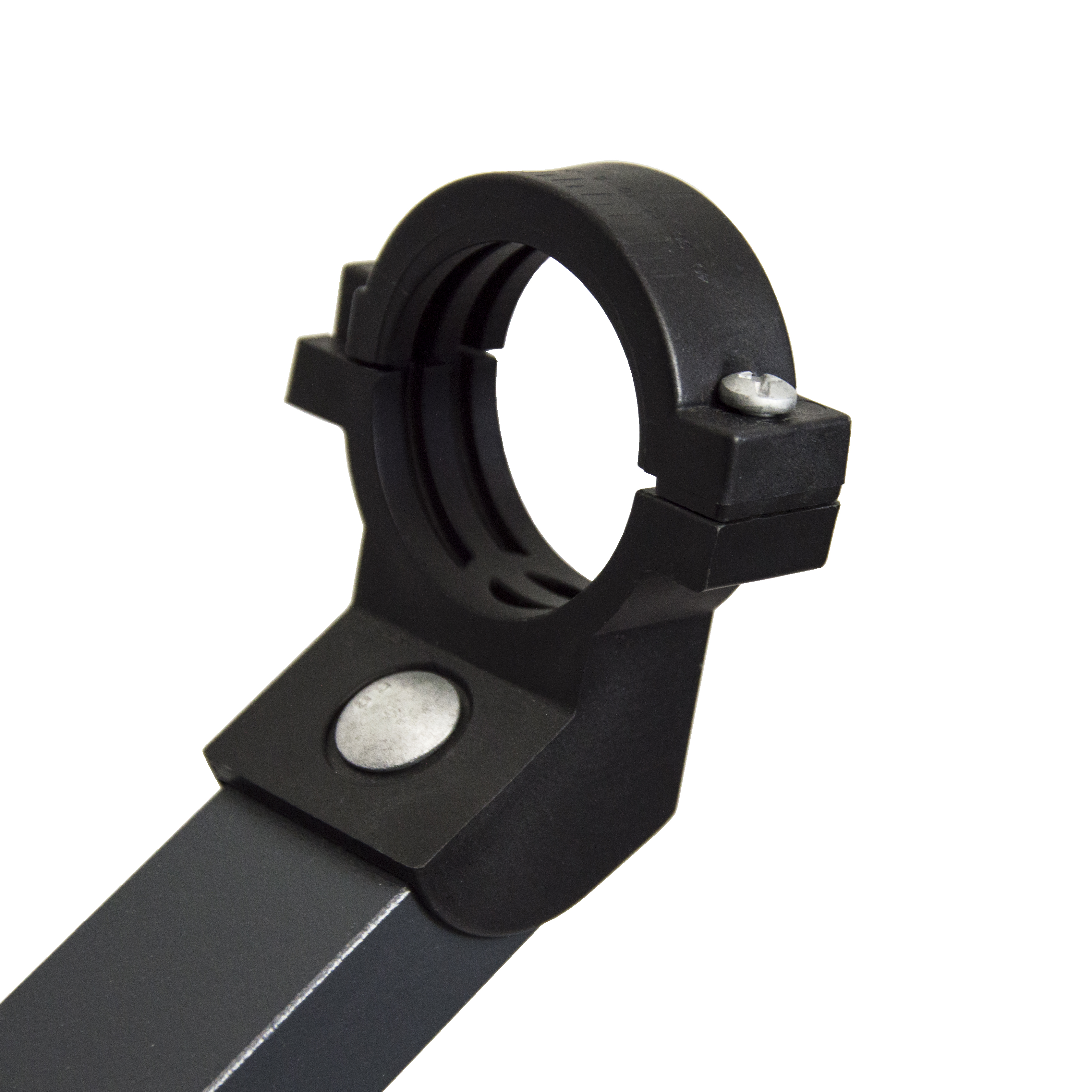 Eine schwarze Montagehalterung mit kreisförmiger Öffnung und einer silbernen Schraube.