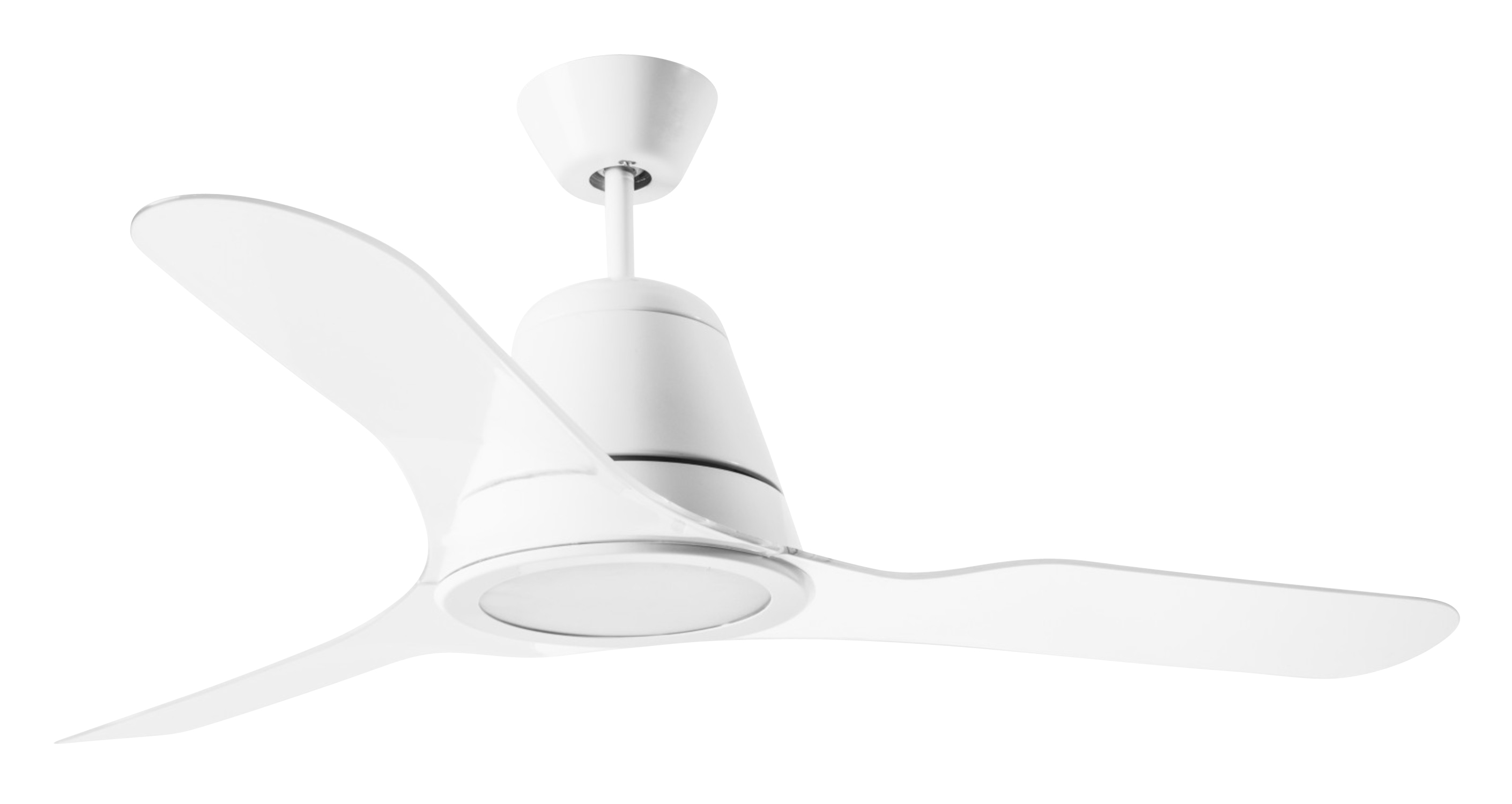 Weißer Deckenventilator mit drei Flügeln. Auf weißem Hintergrund, keine weiteren Details.
