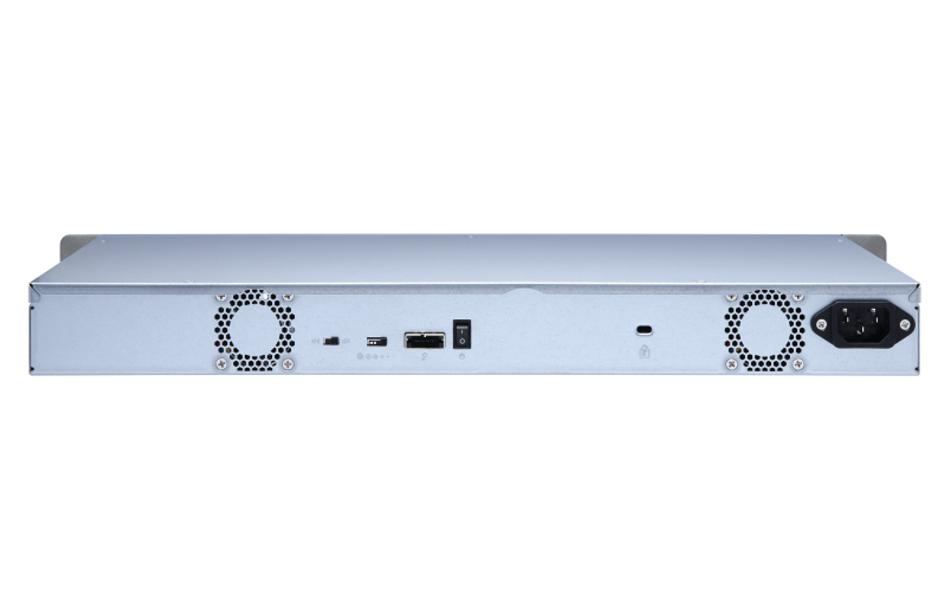 Rückseite des Rackmount-NAS. Lüfter, USB-Anschlüsse, Netzschalter und Stromanschluss.
