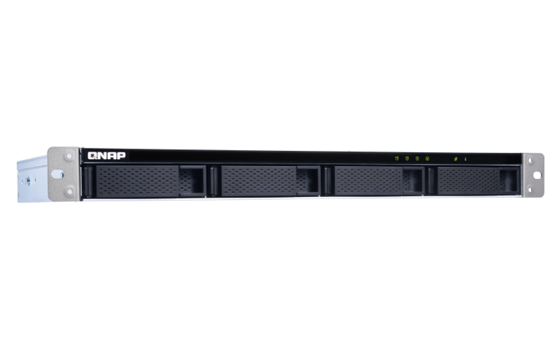 QNAP Rackmount-NAS mit 4 Laufwerkschächten, schwarzer Frontplatte und grünen Lichtern.