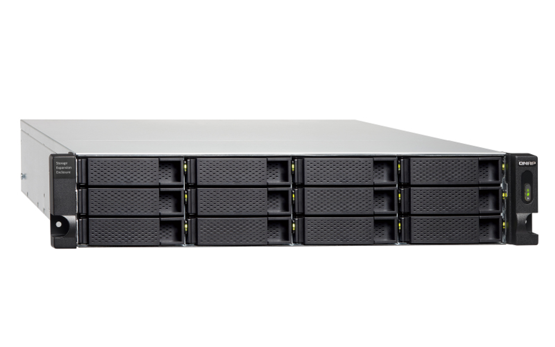 NAS-Server mit gestapelten Laufwerksschächten, weißer Hintergrund.