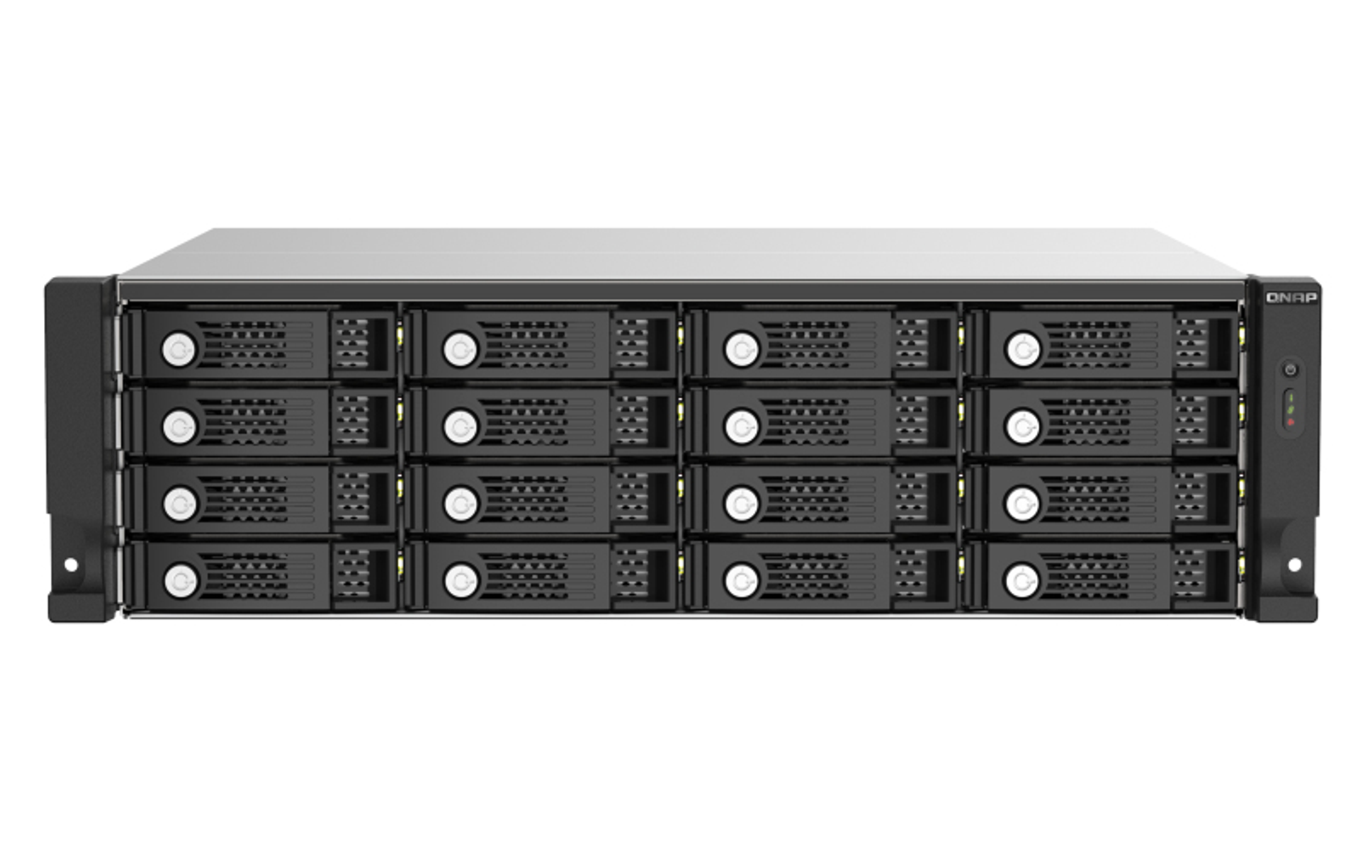 Ein schwarzer NAS-Server mit mehreren Laufwerksschächten, silberner Oberseite und QNAP-Logo auf weißem Hintergrund.