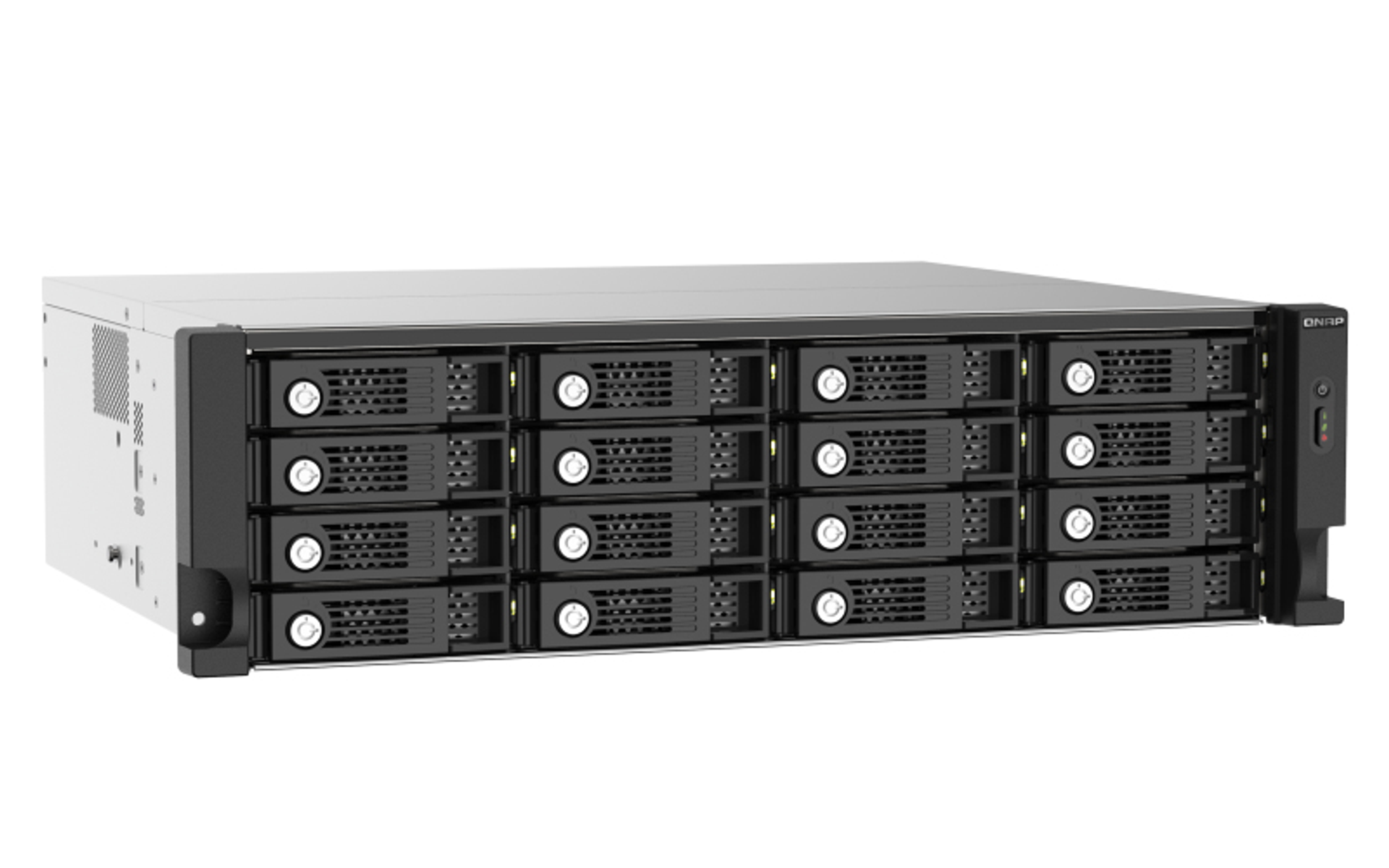 Ein schwarzer NAS-Server mit mehreren Laufwerksschächten, silberner Oberseite und QNAP-Logo auf weißem Hintergrund.