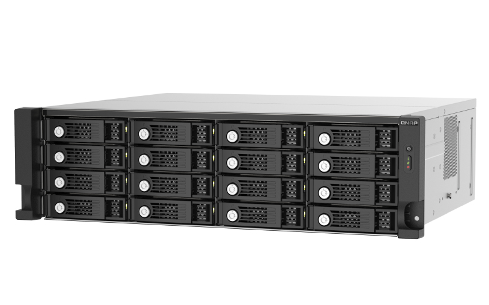 Ein schwarzer NAS-Server mit mehreren Laufwerksschächten, silberner Oberseite und QNAP-Logo auf weißem Hintergrund.