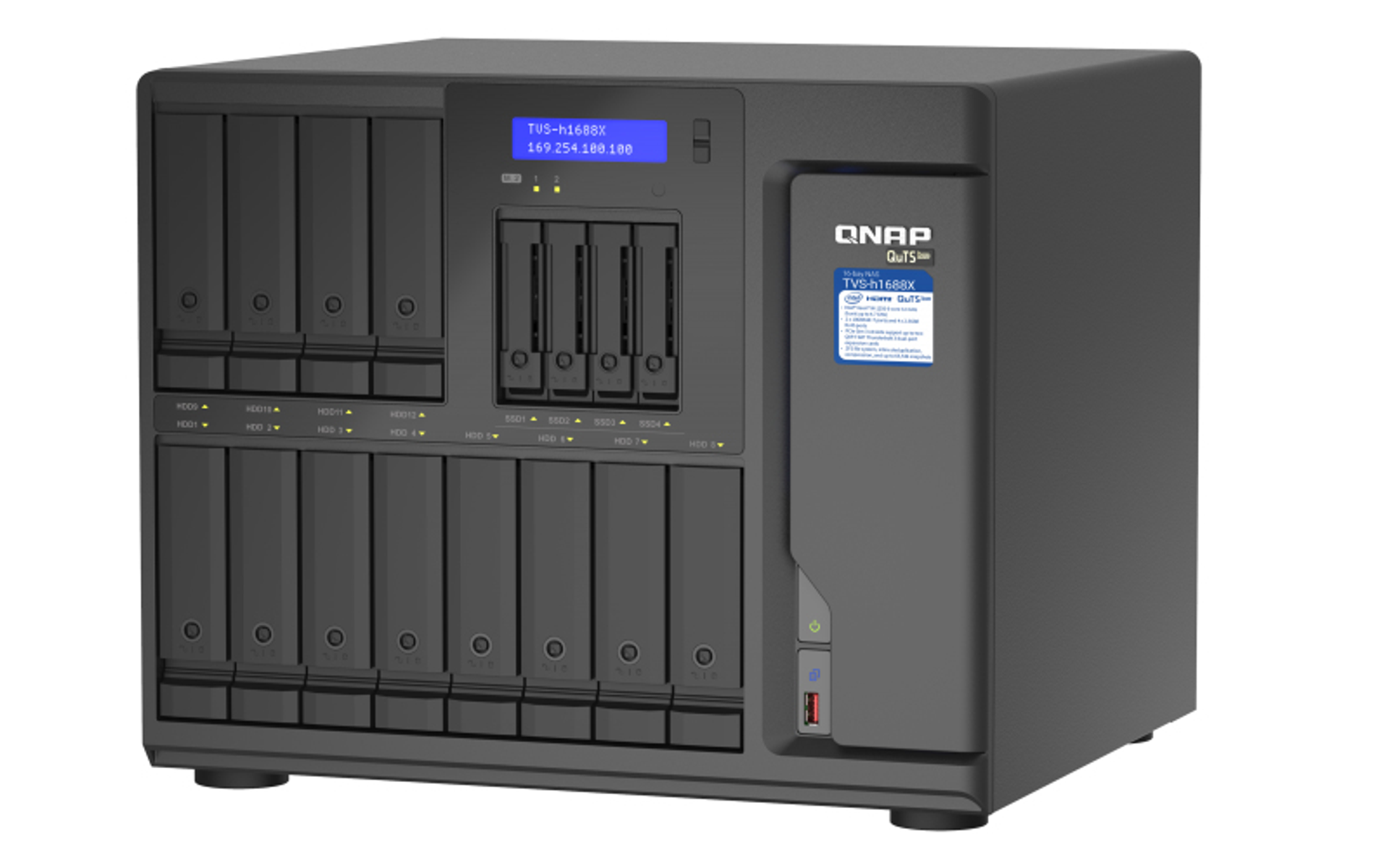 Server NAS QNAP nero con diversi alloggiamenti e uno schermo. Ha una porta USB e un pulsante di accensione.