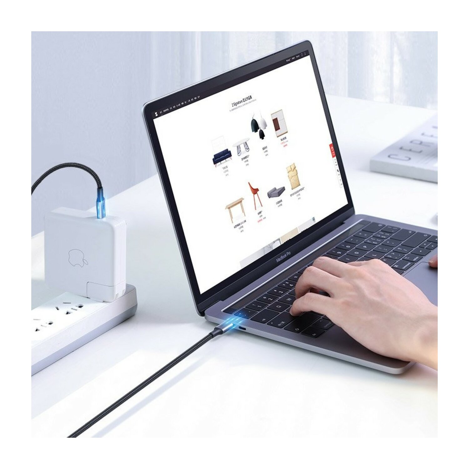 Ładowanie laptopa kablem podłączonym do zasilacza i laptopa.