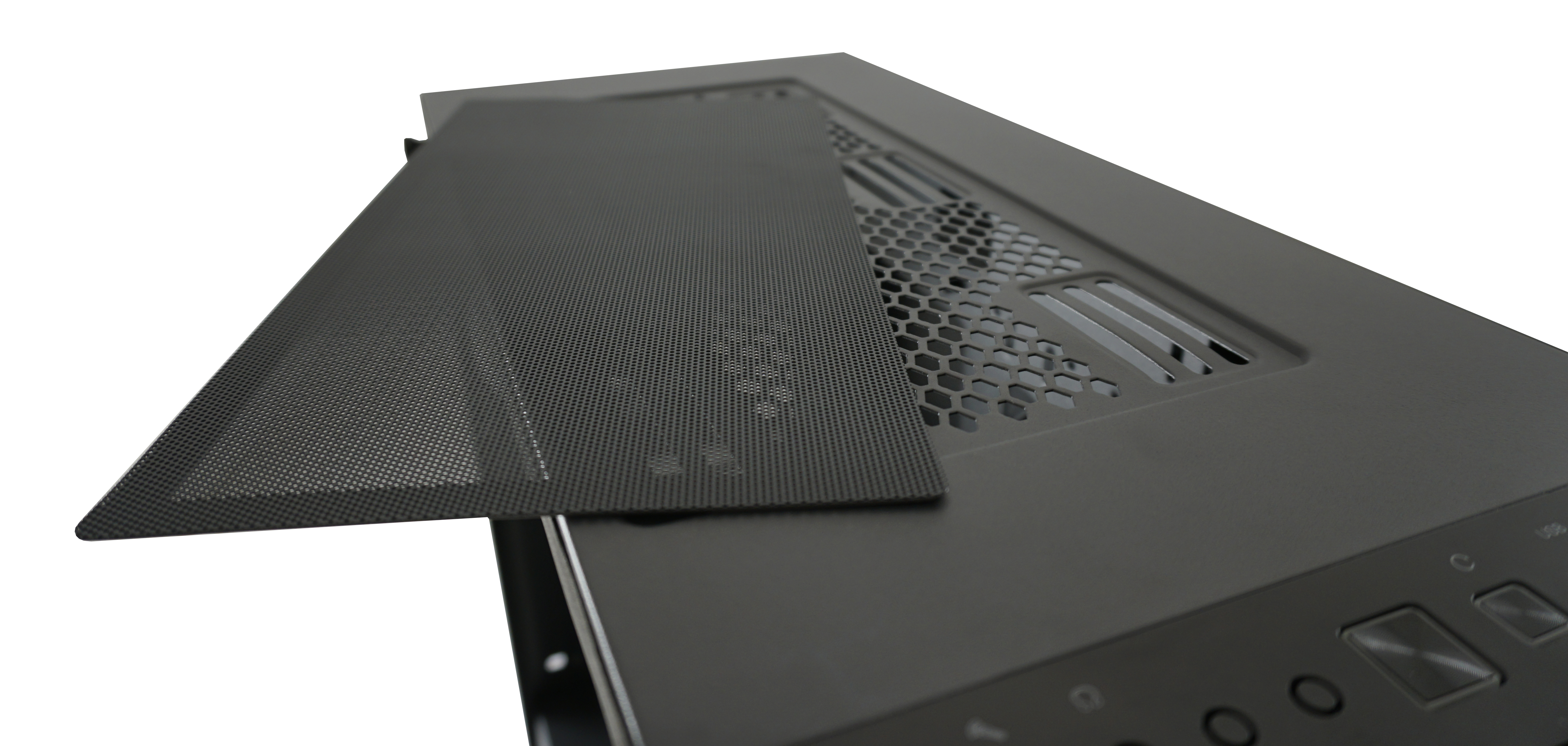 Czarna obudowa komputera z częściowo otwartym panelem górnym z siatki, odsłaniającym elementy wewnętrzne.