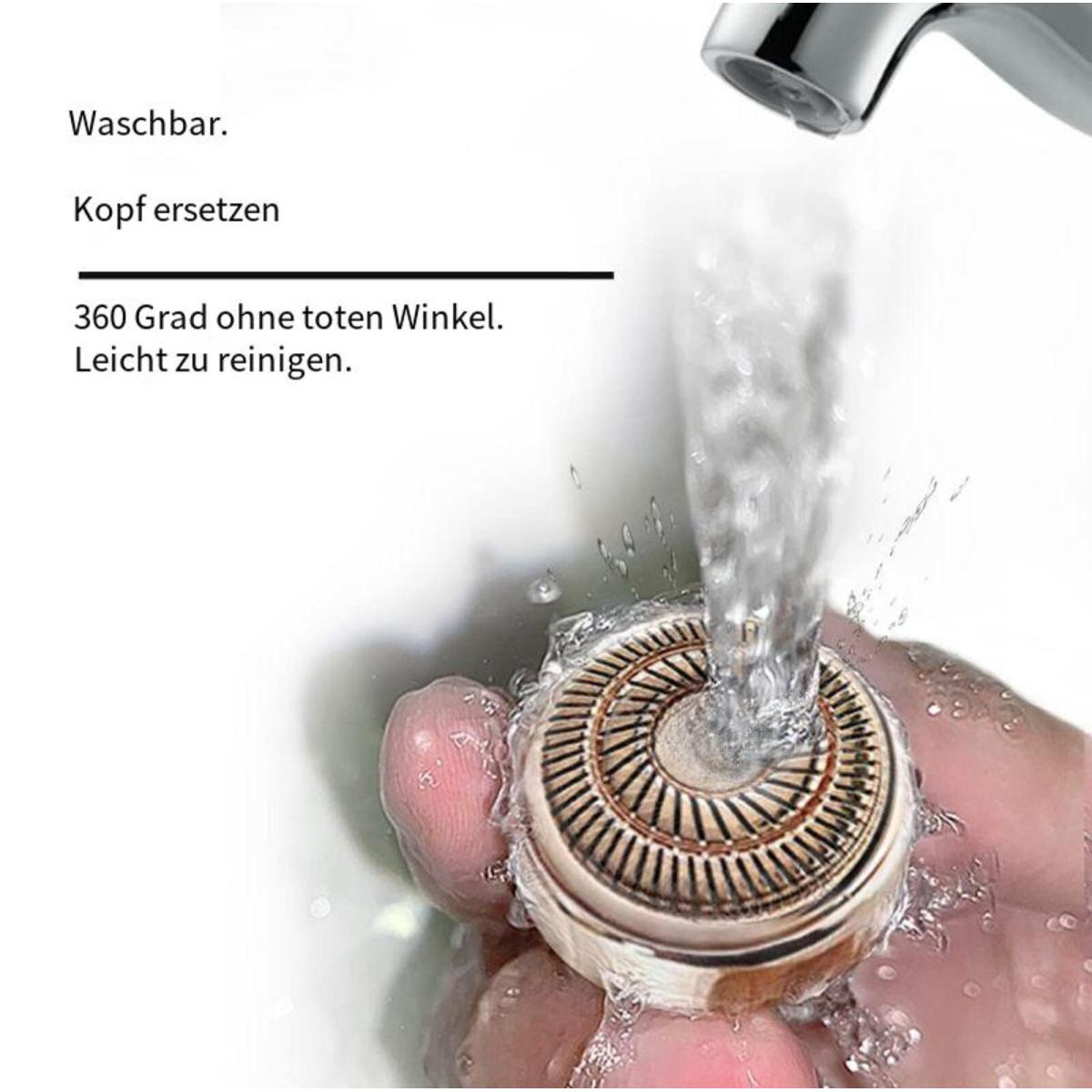 Ein Rasierkopf wird unter einem Wasserstrahl gespült.