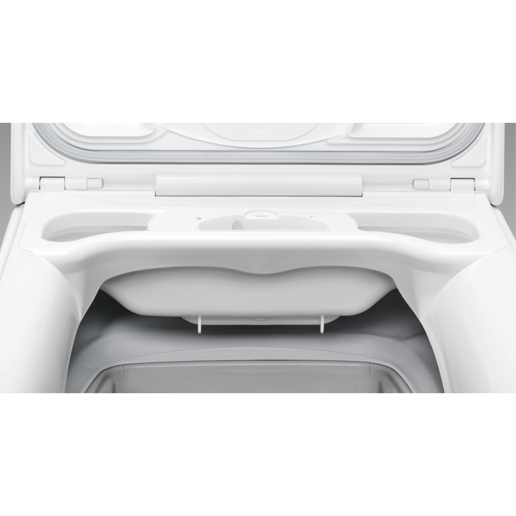 Zbliżenie białej deski sedesowej z otwartą pokrywą, pokazujące wnętrze muszli.