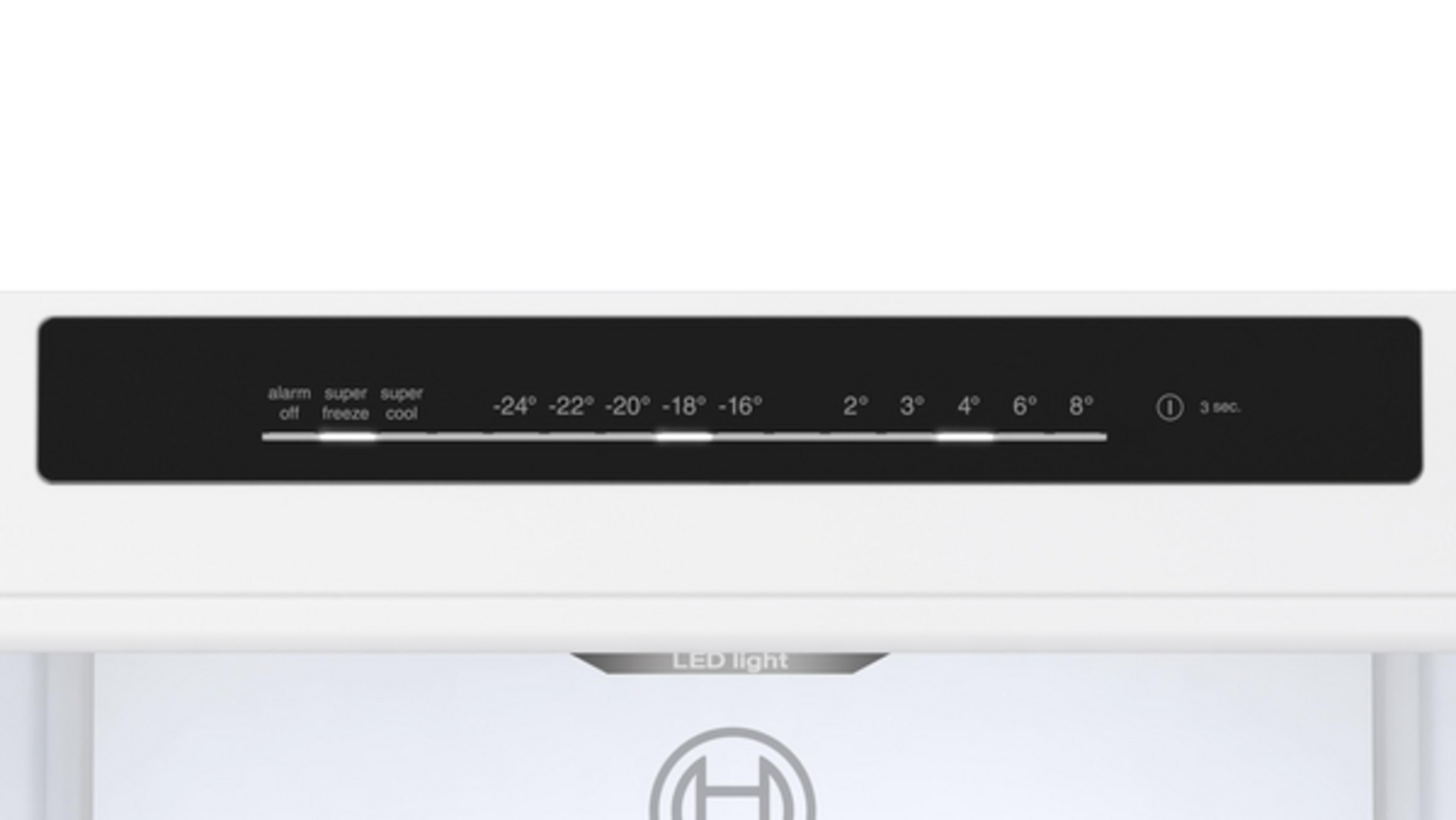 Nahaufnahme eines Kühlschrank-Bedienfelds mit Temperatureinstellungen.