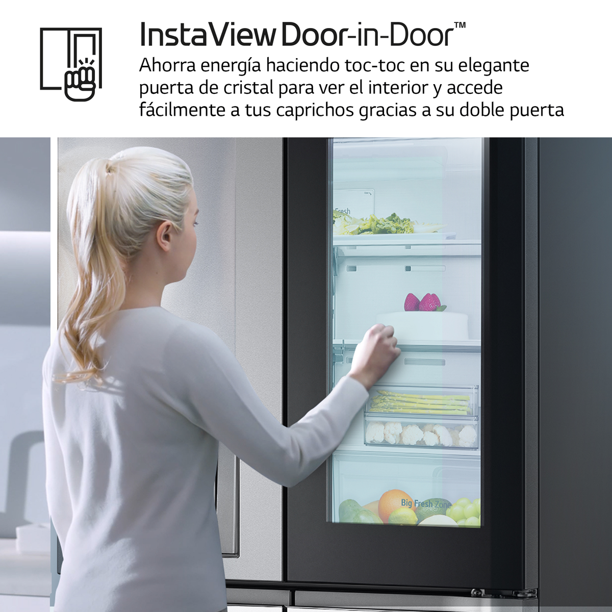 Frau öffnet Kühlschranktür mit Blick ins Innere und Text 'InstaView Door-in-Door'.