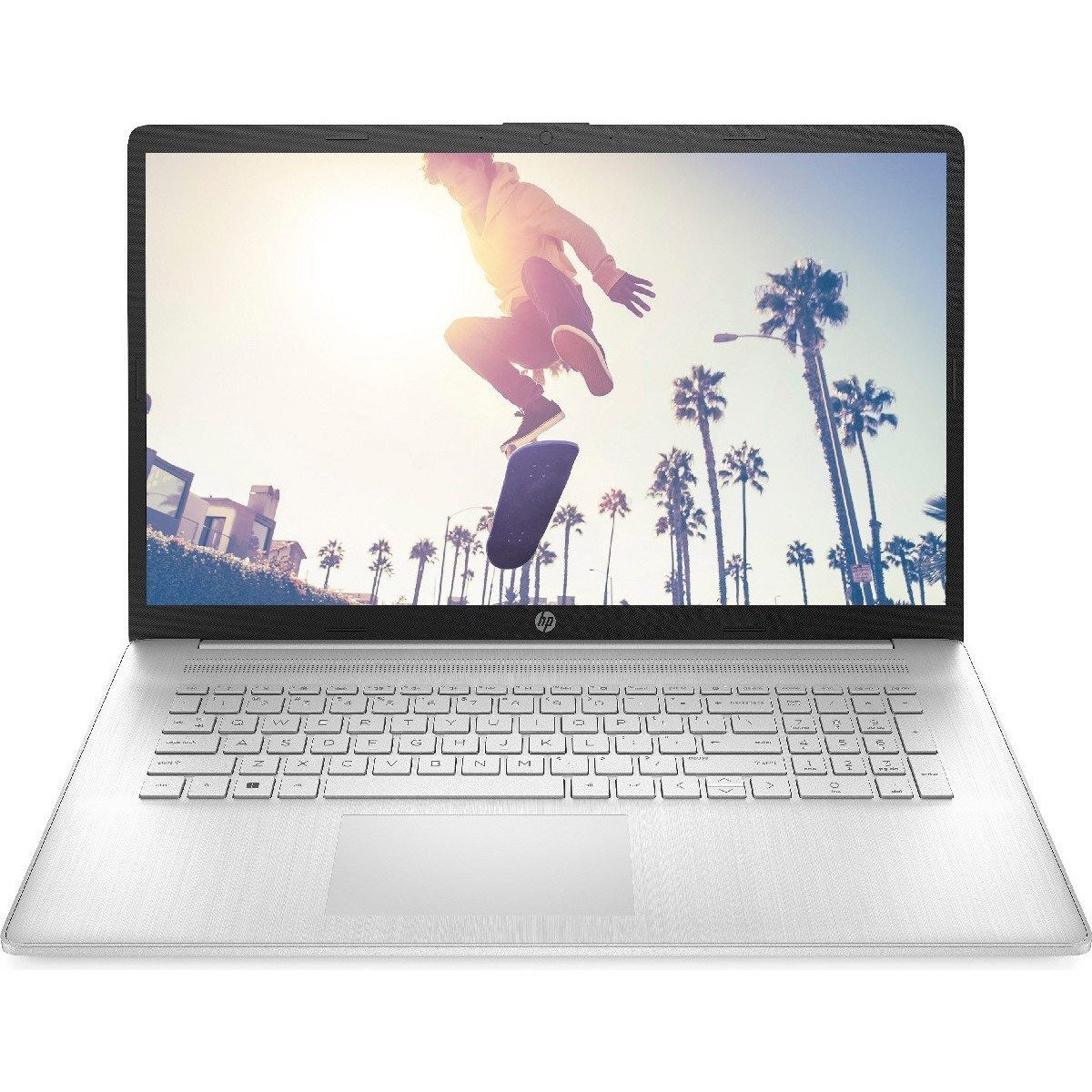 Silberner Laptop mit offenem Bildschirm, der eine Person beim Skateboarden zeigt.
