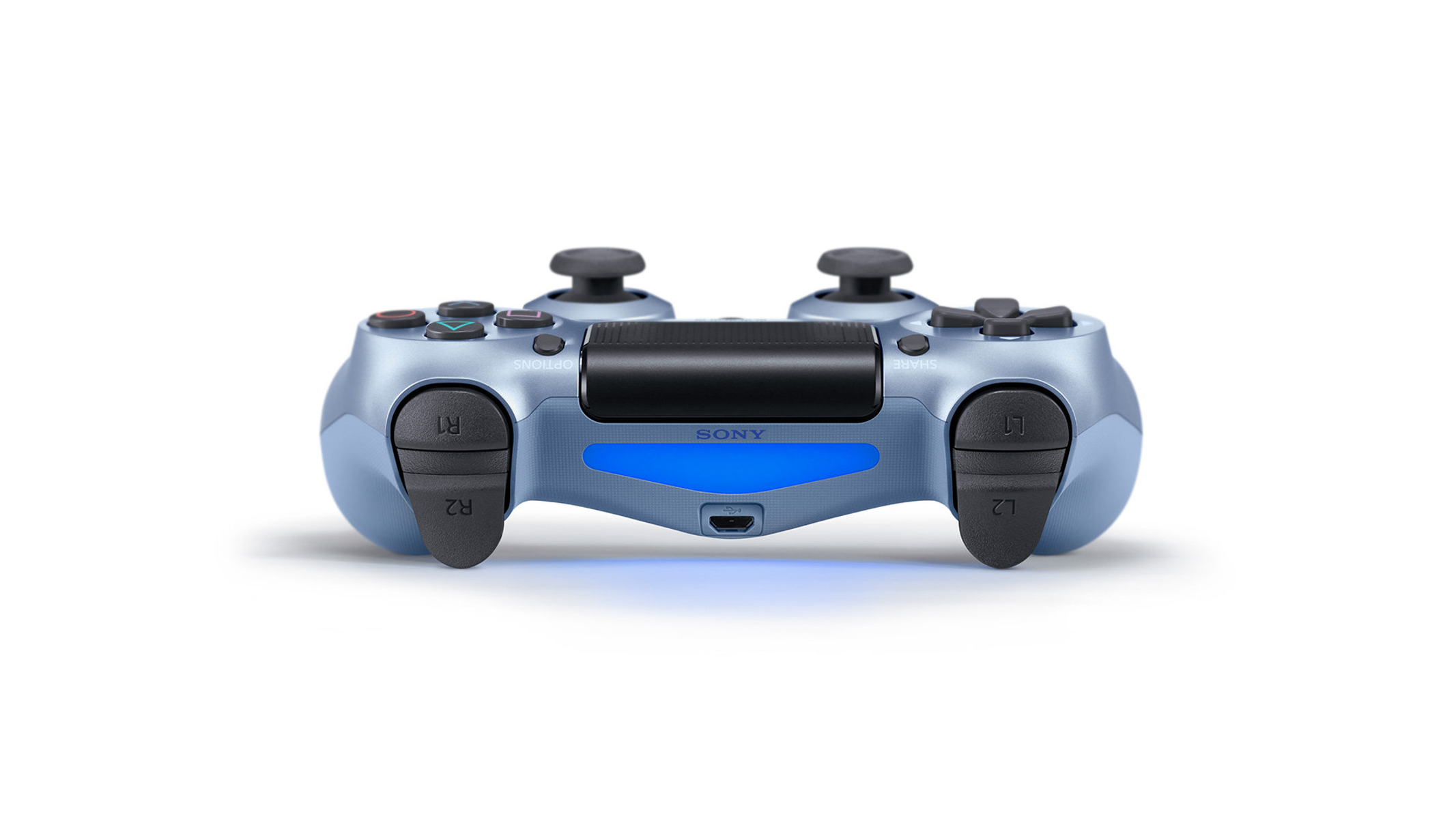 Blauer PS4-Controller auf weißem Hintergrund.