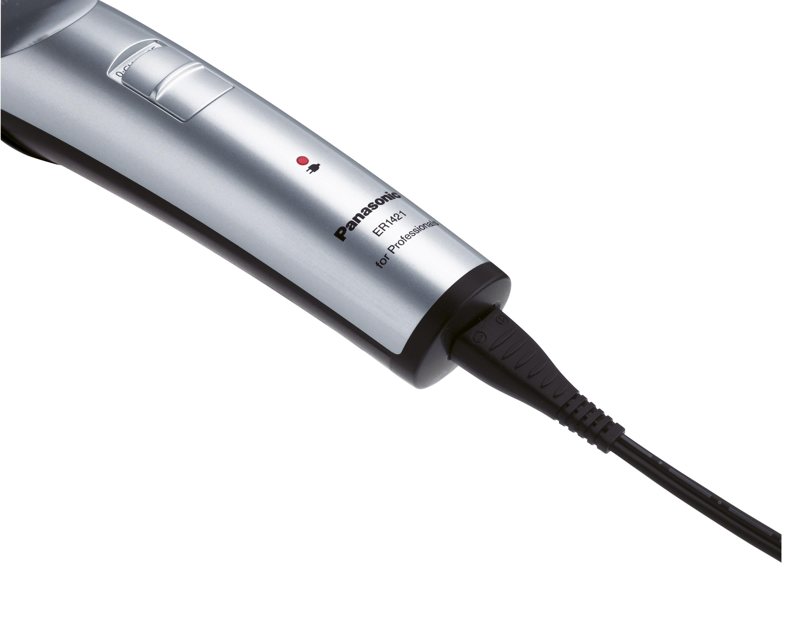 Ein silberner Panasonic Haarschneider mit schwarzem Kabel und sichtbarem Markennamen.