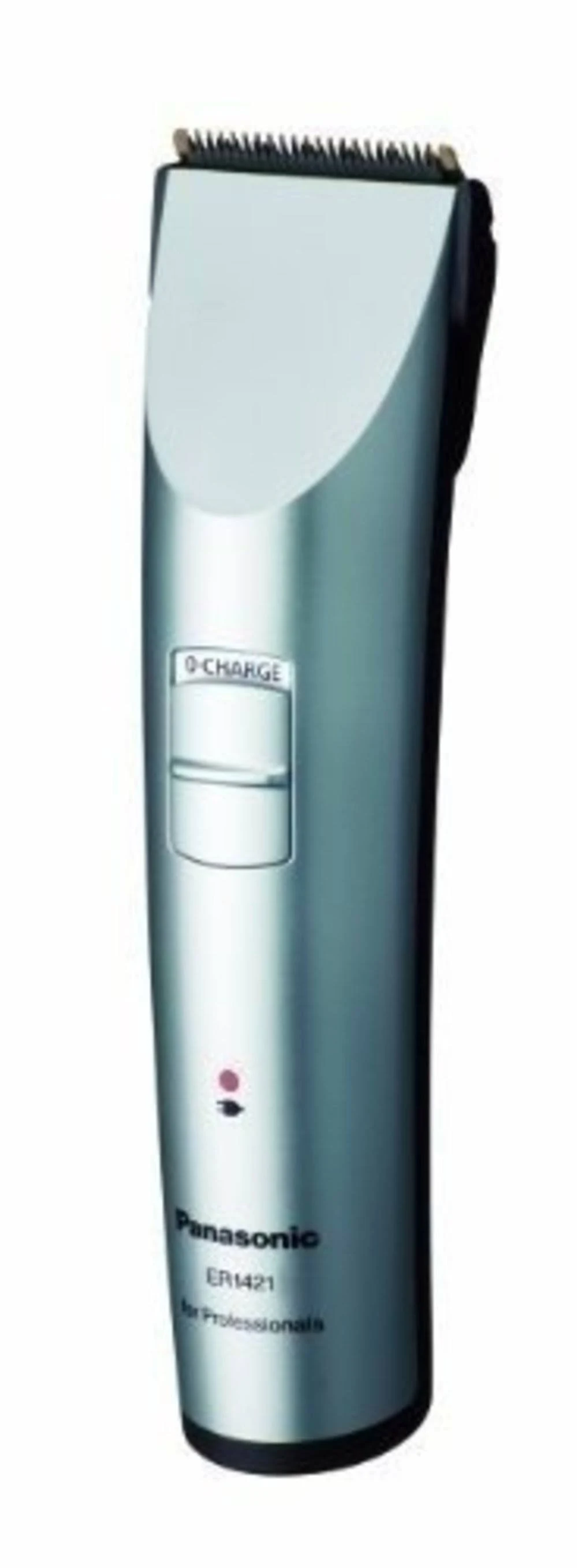 Ein silberner elektrischer Haarschneider mit dem Markennamen 'Panasonic' sichtbar, isoliert auf Weiß.