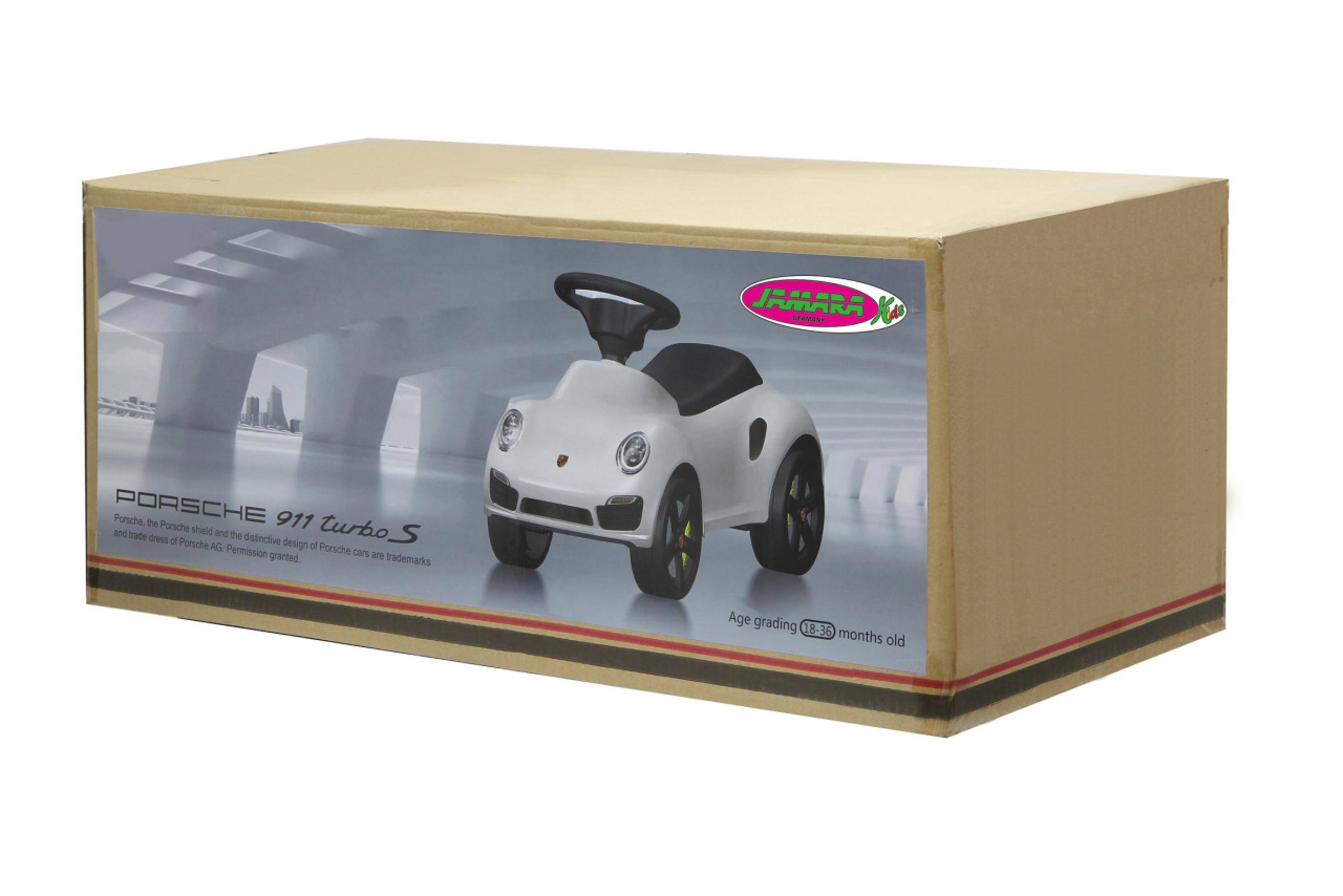 Ein Pappkarton mit einem weißen Spielzeugauto darauf. Das Auto ist weiß mit schwarzen Rädern.