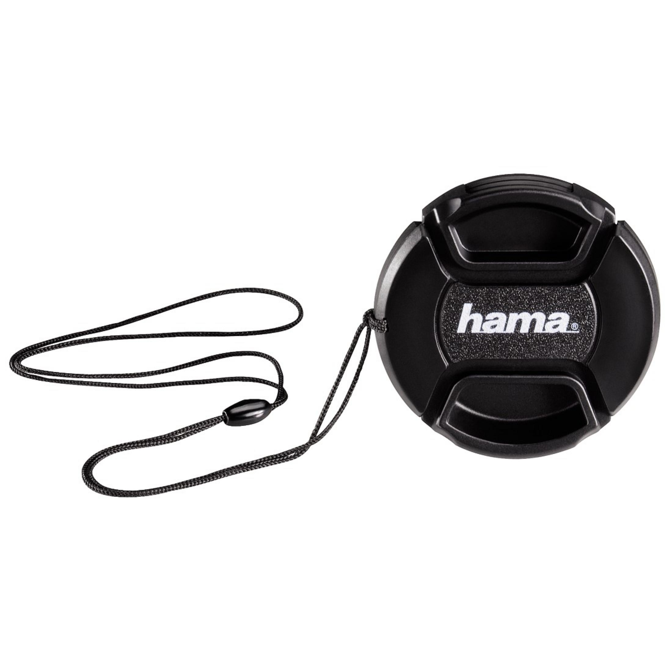 Schwarzer Objektivdeckel mit Schnur und weißem Wort 'hama', isoliert auf Weiß.