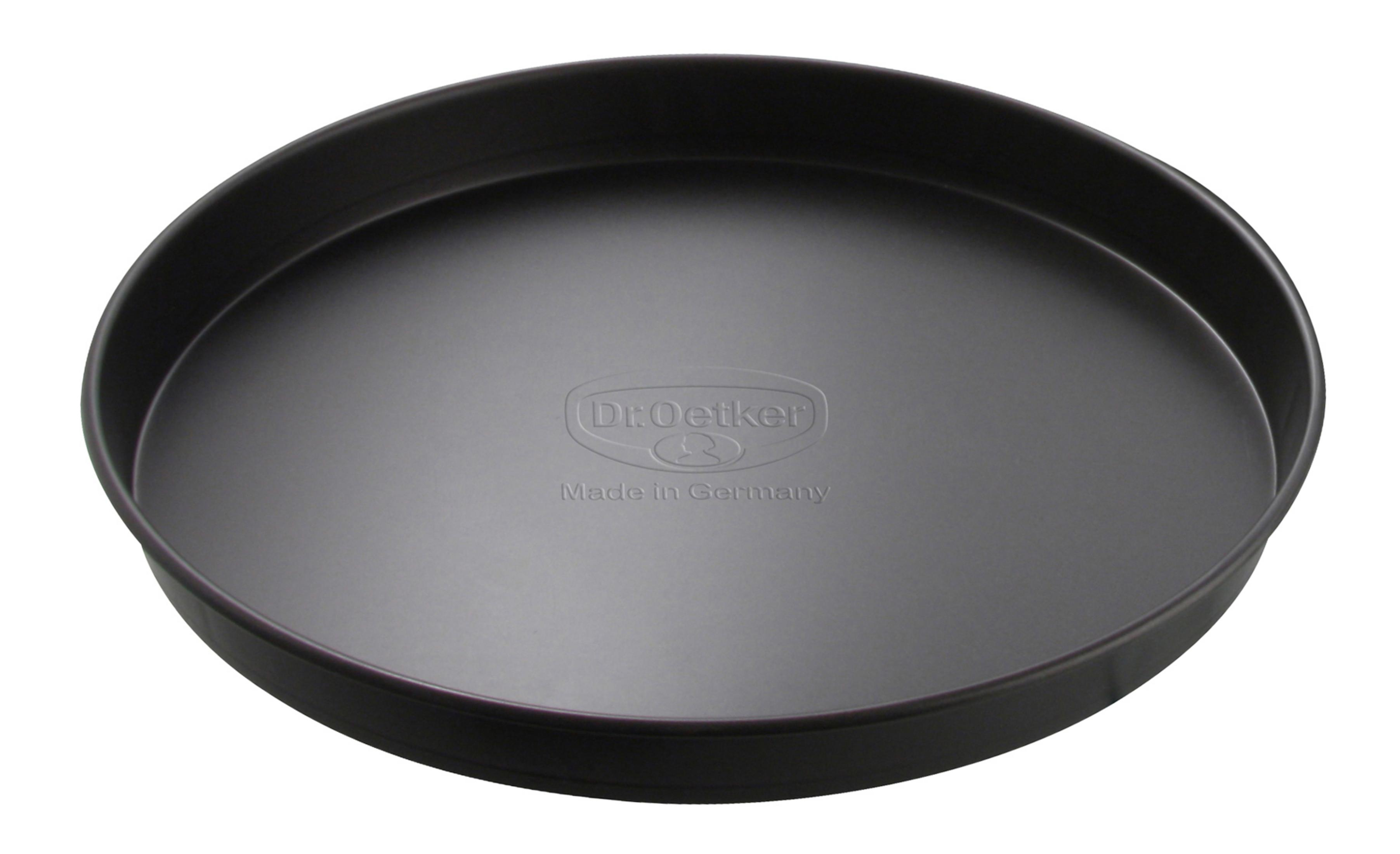Schwarze runde Backform mit dem Dr. Oetker-Logo und dem Text 'Made in Germany'.