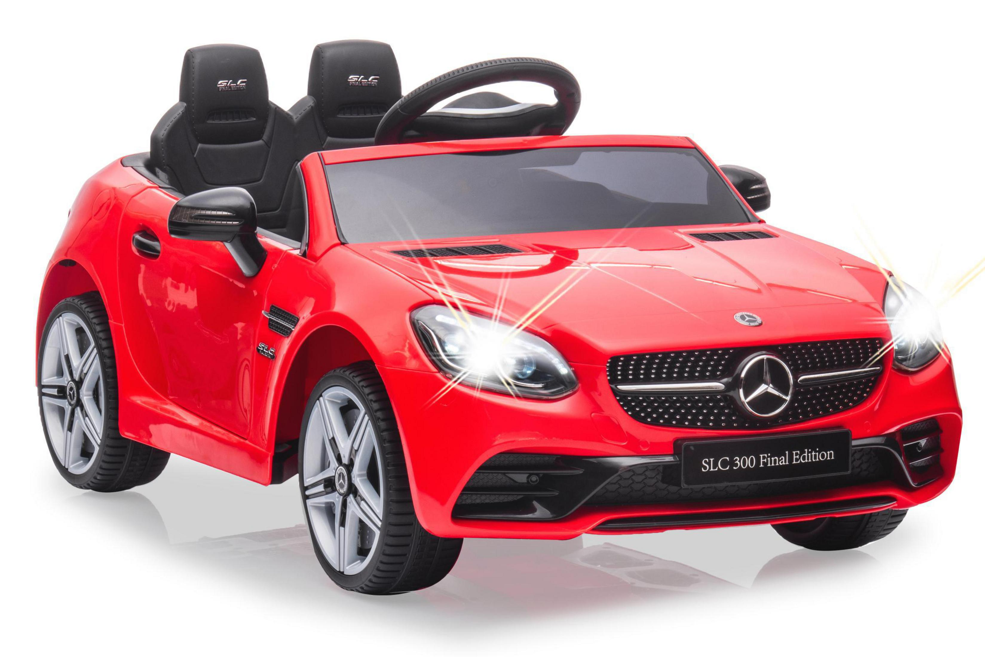 Rotes Spielzeugauto mit eingeschalteten Scheinwerfern, Mercedes-Benz SLC 300.