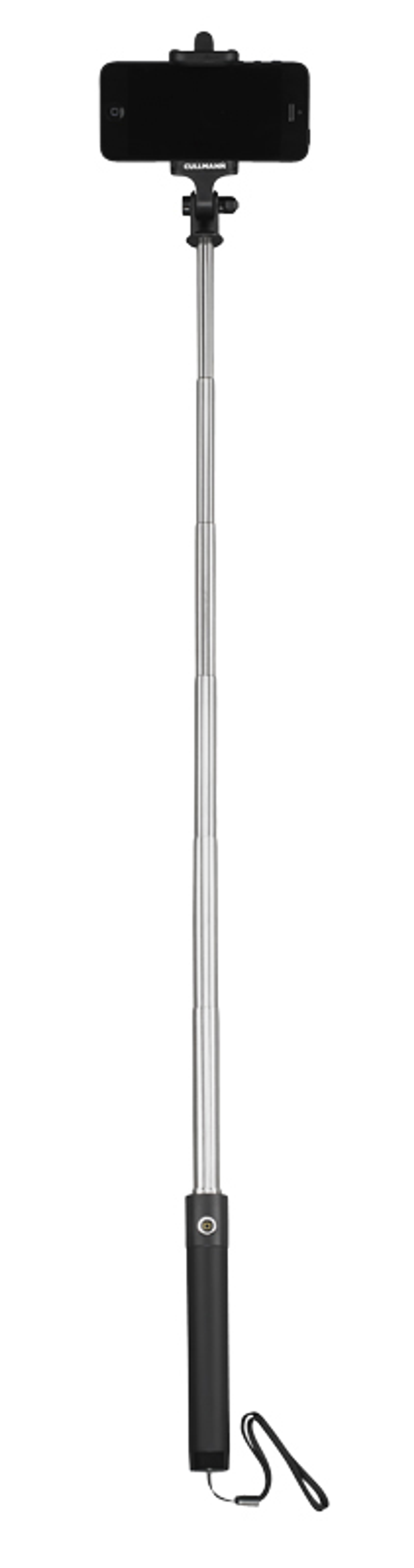 Ausgefahrener Selfie-Stick mit befestigtem Telefon, weißer Hintergrund.