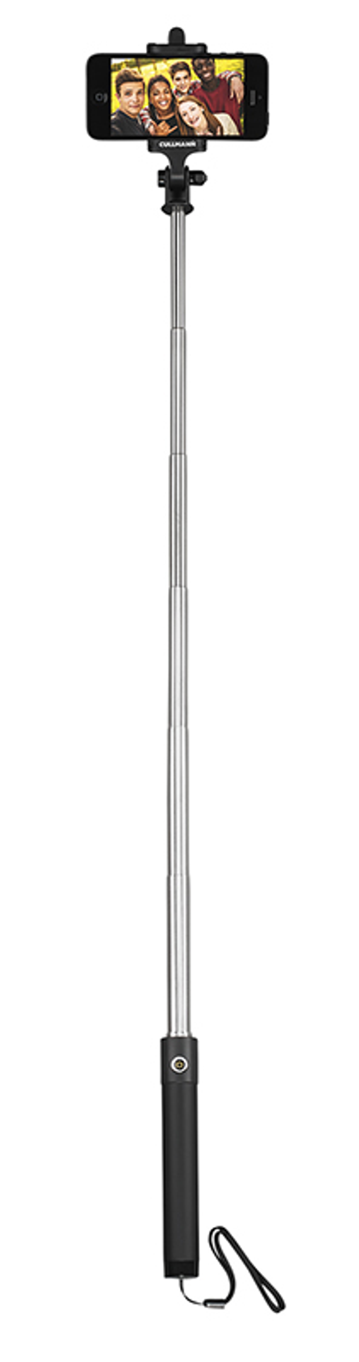 Selfie-Stick mit Telefon, das eine Gruppen-Selfie anzeigt. Es ist ausgefahren und vor weißem Hintergrund.