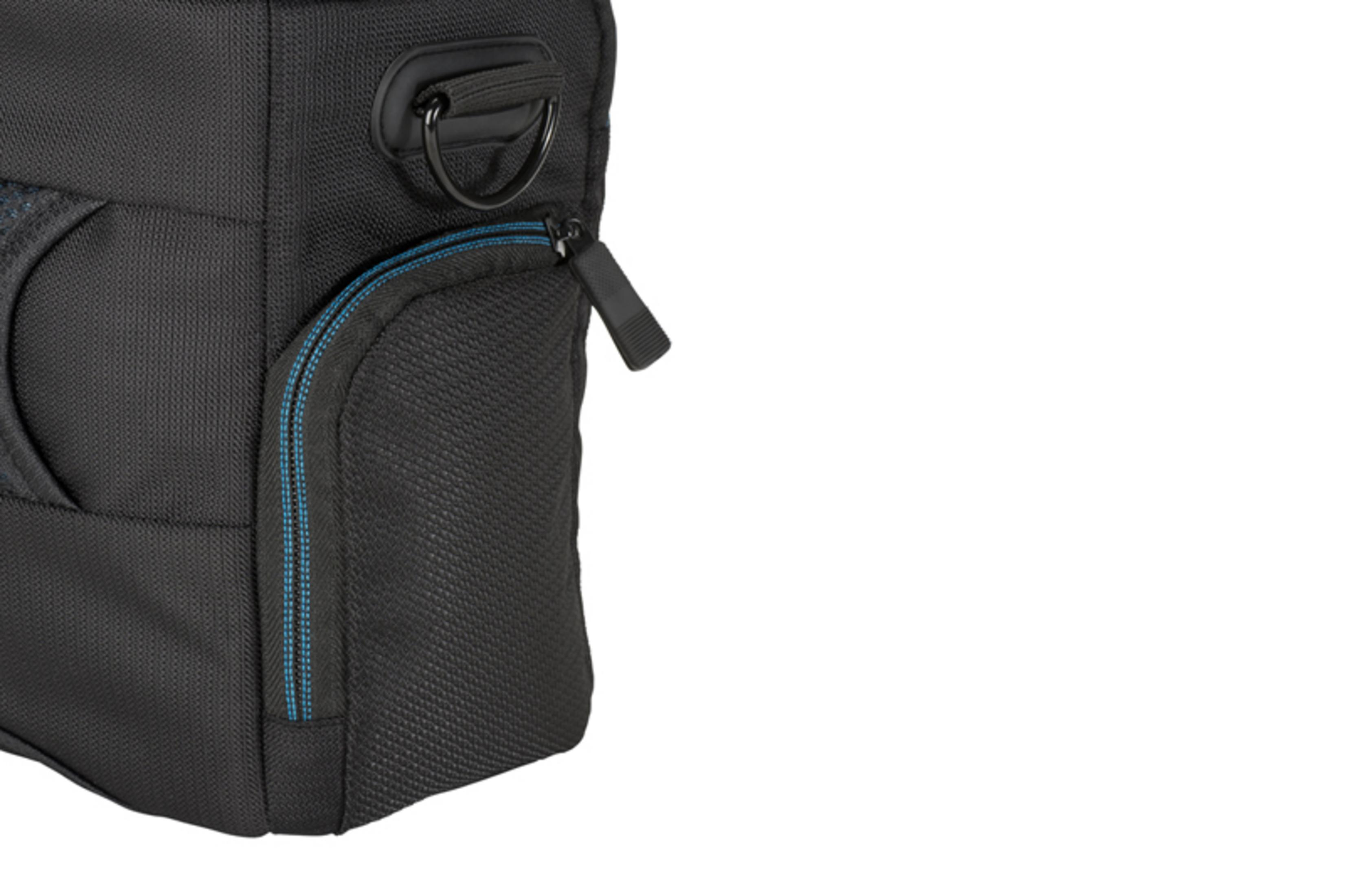 Nahaufnahme einer schwarzen Tasche mit einer kleinen Reißverschlusstasche und blauen Zierleisten.
