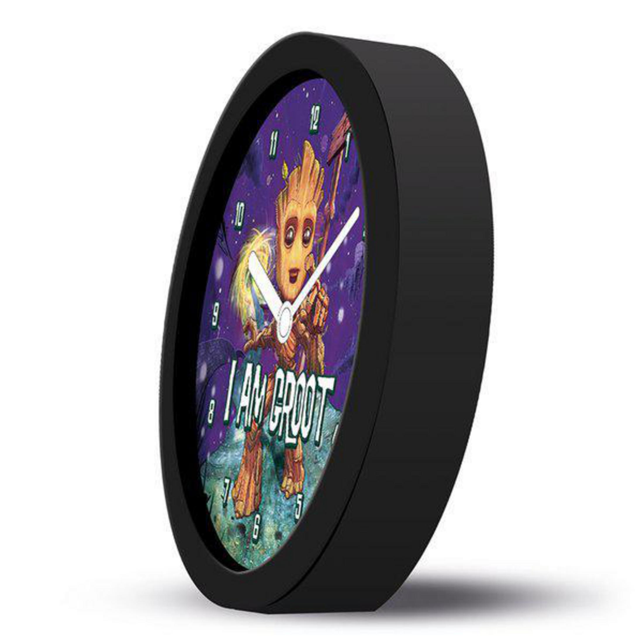 Schwarze Uhr mit Groot-Bild und den Worten "I AM GROOT". Die Uhr ist oval.