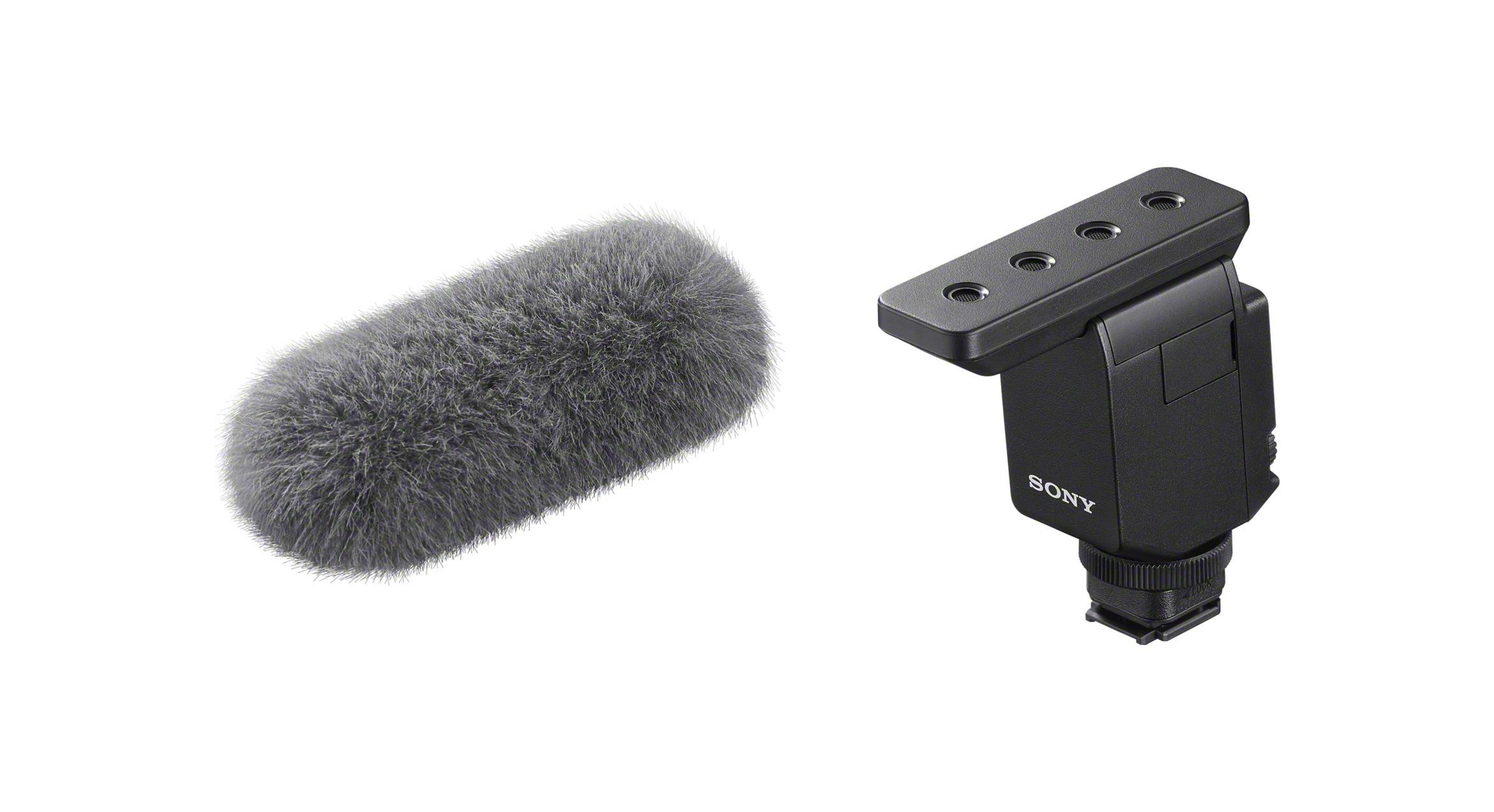Ein Sony-Mikrofon mit Fellwindschutz und schwarzer Mikrofonhalterung. Weißer Hintergrund.