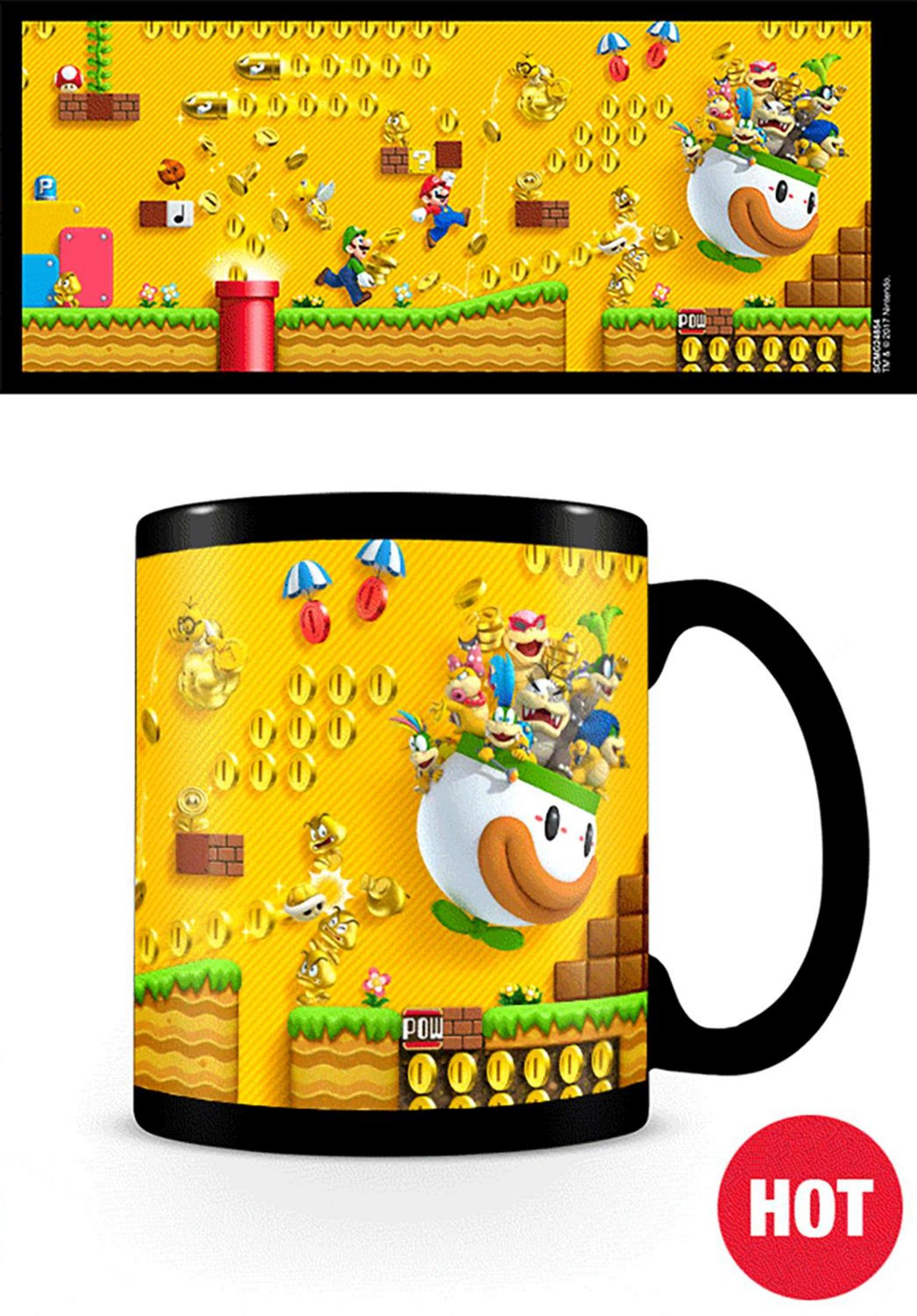 Una tazza con un design a livelli di Super Mario e una tazza con la scritta 'HOT'.