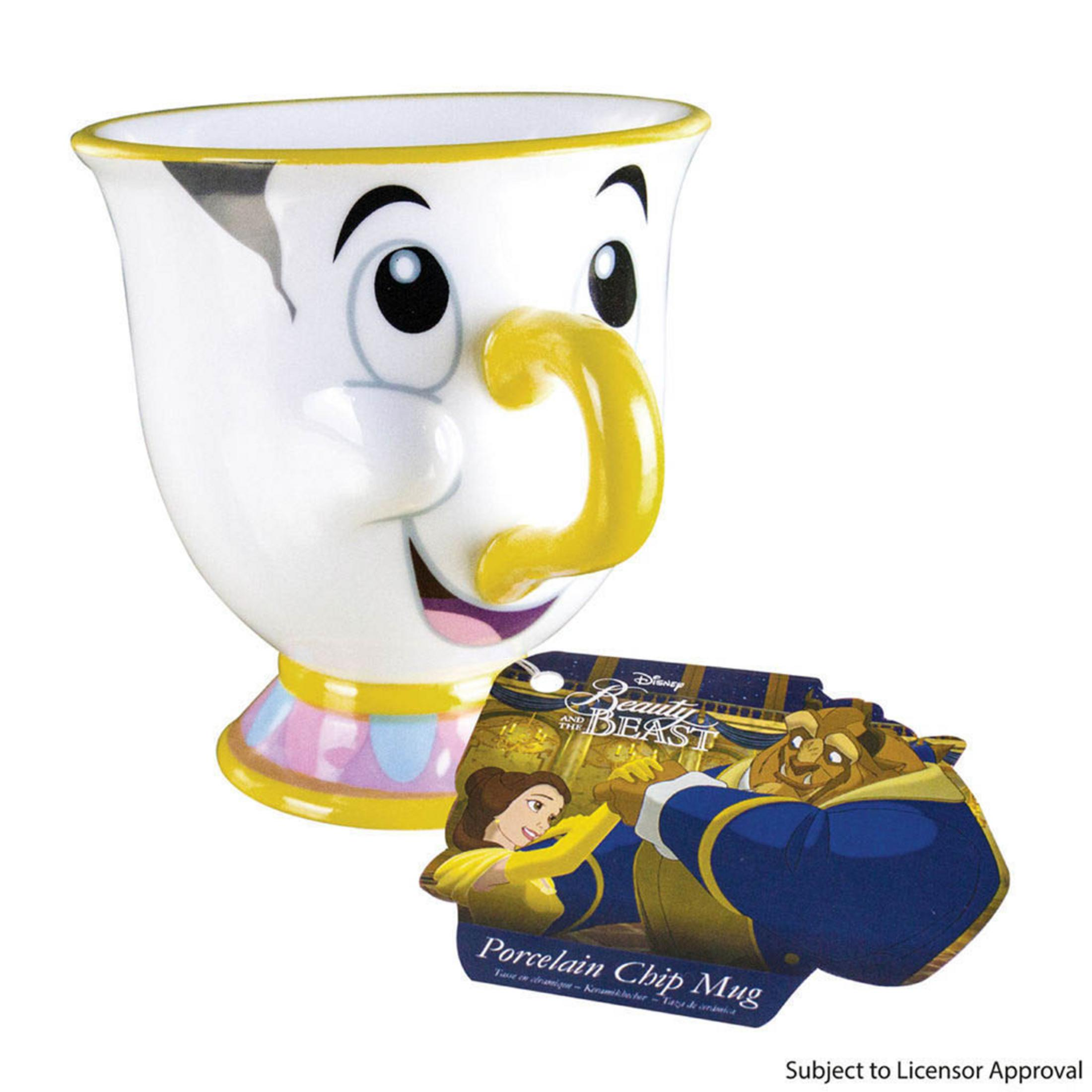 Chip-Tasse aus Die Schöne und das Biest. Weiß mit gelbem Henkel. Ein Etikett von Belle und Beast ist daneben.