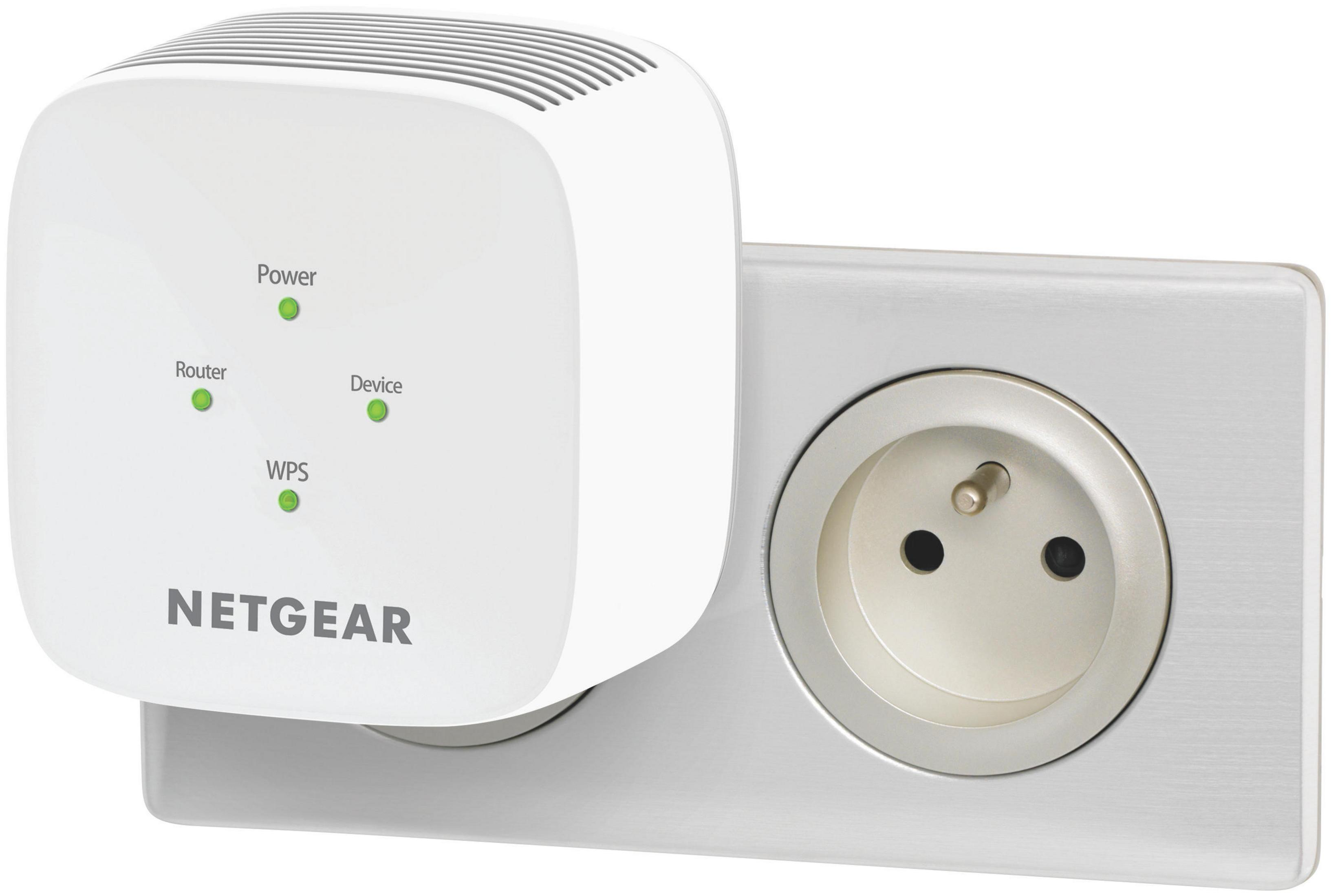 Ein weißes Netgear-Gerät, das in eine Steckdose gesteckt ist. Es hat Strom-, Router-, Geräte- und WPS-Leuchten.