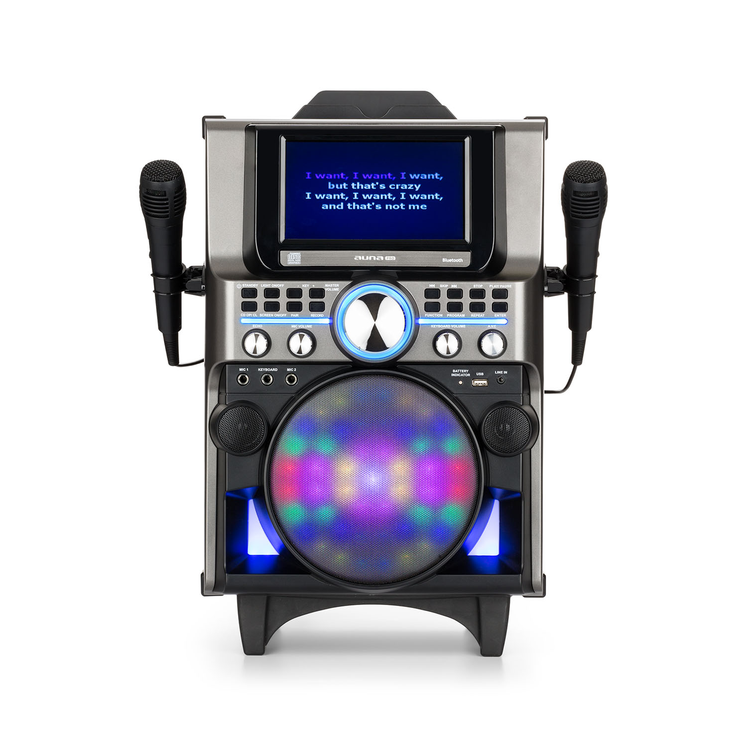 Eine Karaoke-Maschine mit einem Bildschirm, der Liedtexte anzeigt. Es gibt zwei Mikrofone. Der Hintergrund ist weiß.