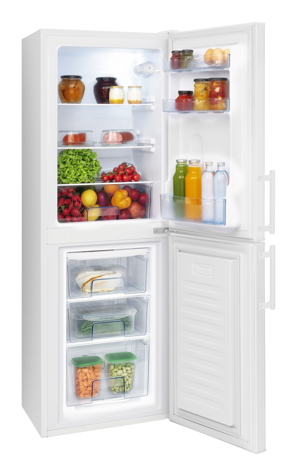 Ein weißer Kühlschrank mit offener Tür, der Lebensmittel im Inneren zeigt.