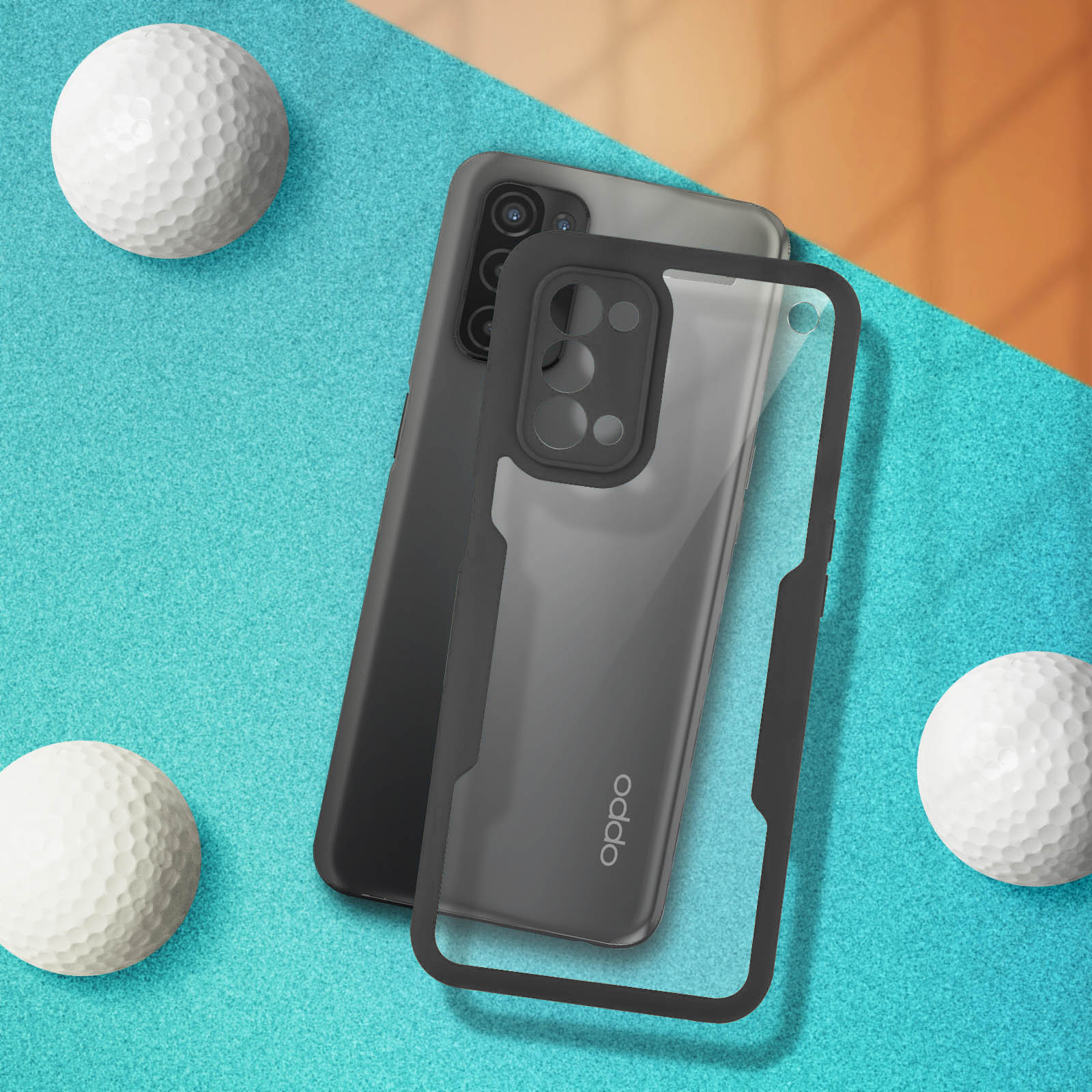Telefoonhoesje met een telefoon en golfballen op een blauw oppervlak.